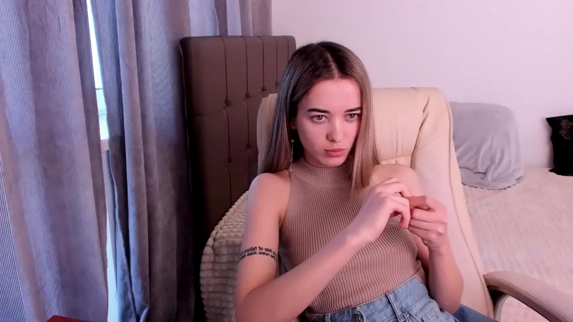 Gallery image thumbnail from JuliaDreamsi's myfreecams stream on, 06/01/2024, 09:23 image 1 of 20