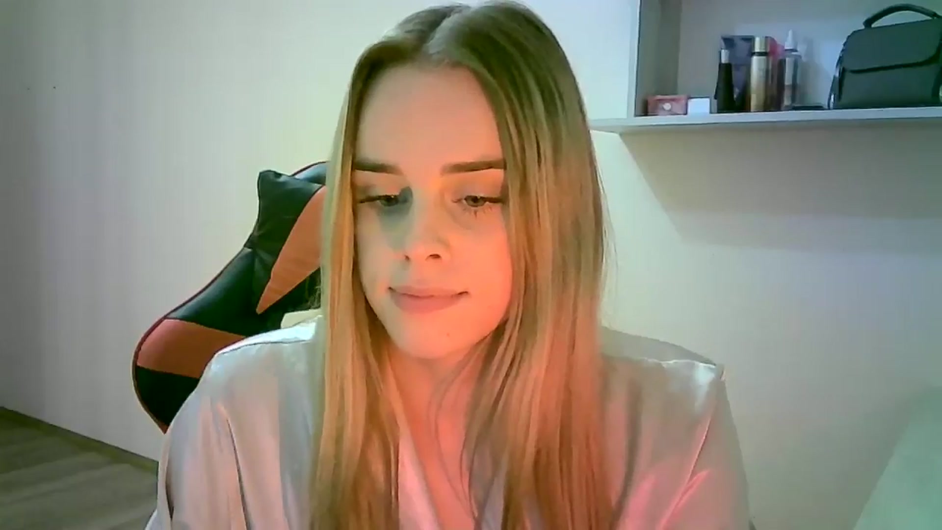 Gallery image thumbnail from JuliaWatson's myfreecams stream on, 10/28/2025, 17:32 image 9 of 20