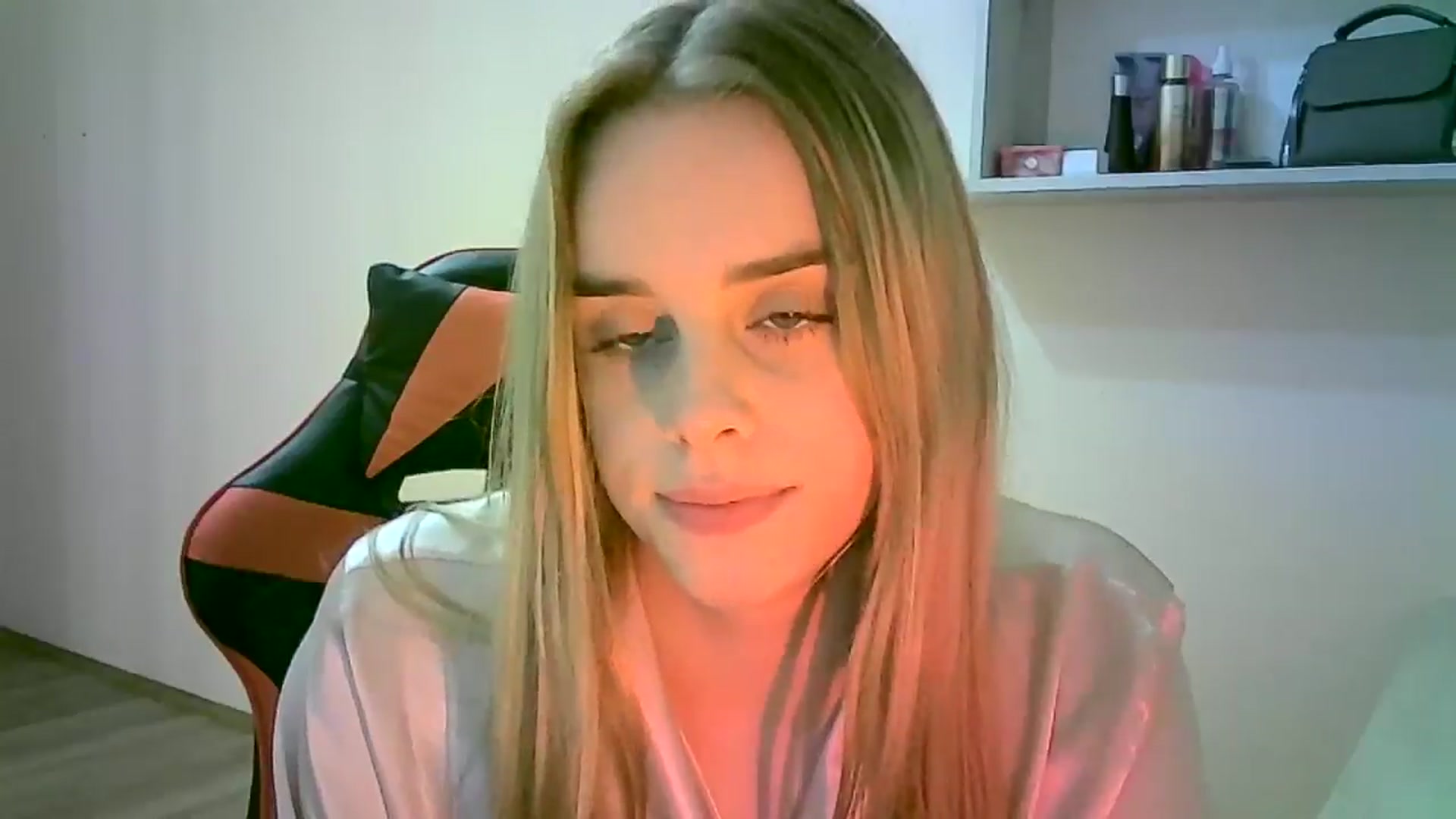 Gallery image thumbnail from JuliaWatson's myfreecams stream on, 10/28/2025, 17:32 image 4 of 20