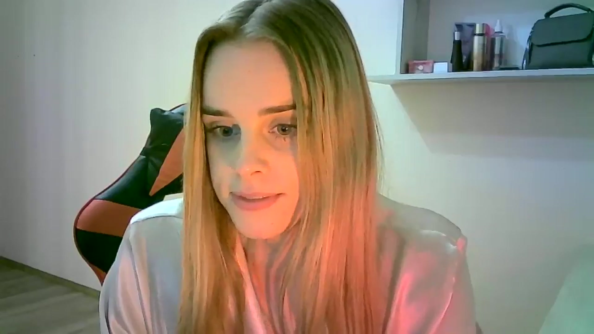 Gallery image thumbnail from JuliaWatson's myfreecams stream on, 10/28/2025, 17:32 image 8 of 20