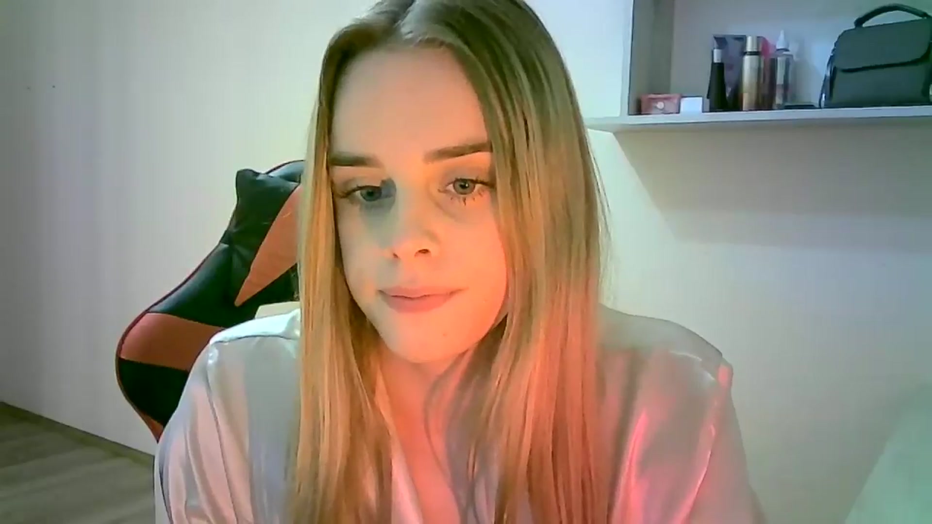 Gallery image thumbnail from JuliaWatson's myfreecams stream on, 10/28/2025, 17:32 image 7 of 20