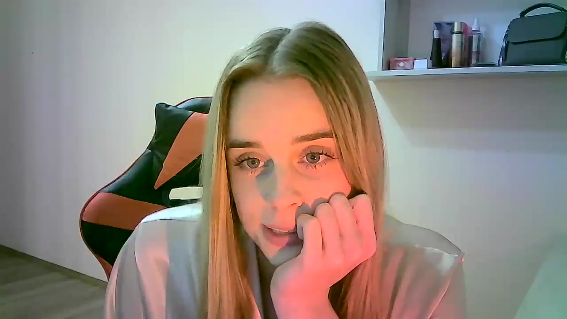 Gallery image thumbnail from JuliaWatson's myfreecams stream on, 10/28/2025, 17:32 image 13 of 20