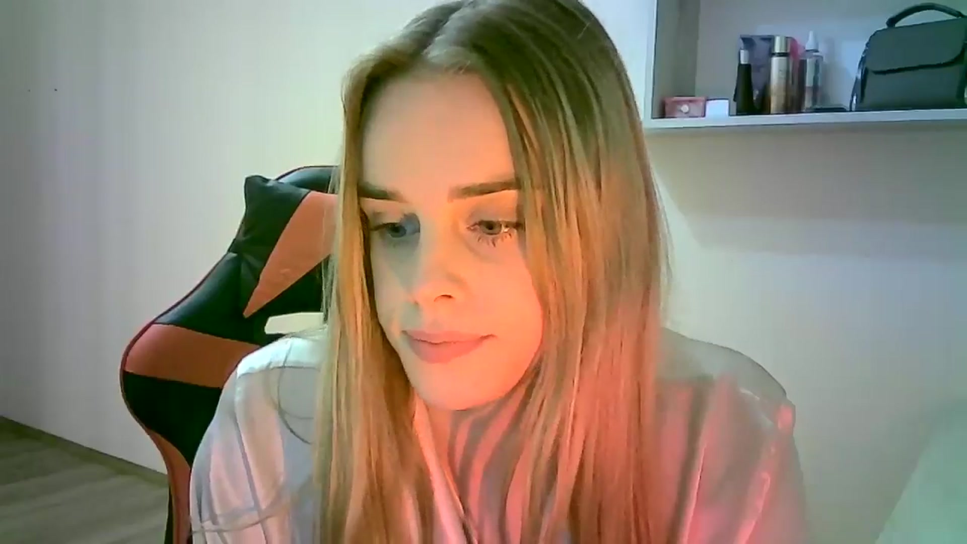 Gallery image thumbnail from JuliaWatson's myfreecams stream on, 10/28/2025, 17:32 image 5 of 20