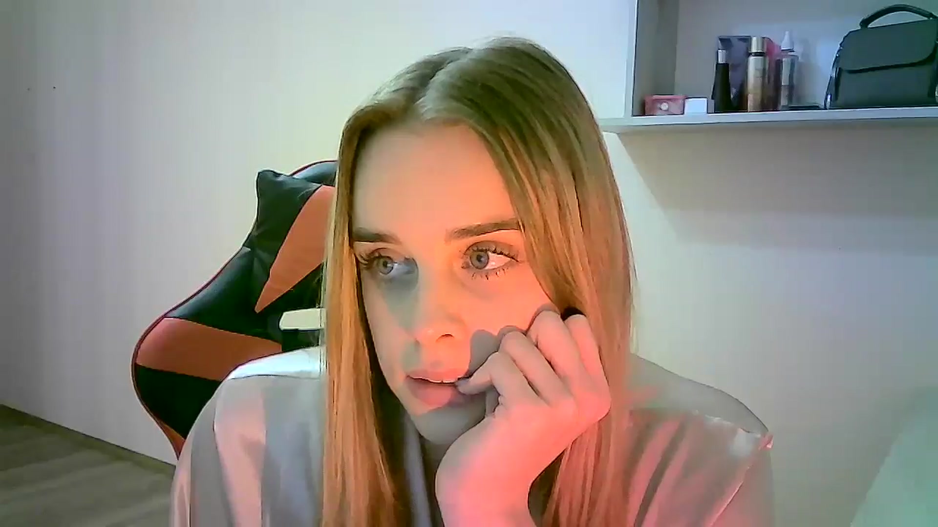 Gallery image thumbnail from JuliaWatson's myfreecams stream on, 10/28/2025, 17:32 image 15 of 20