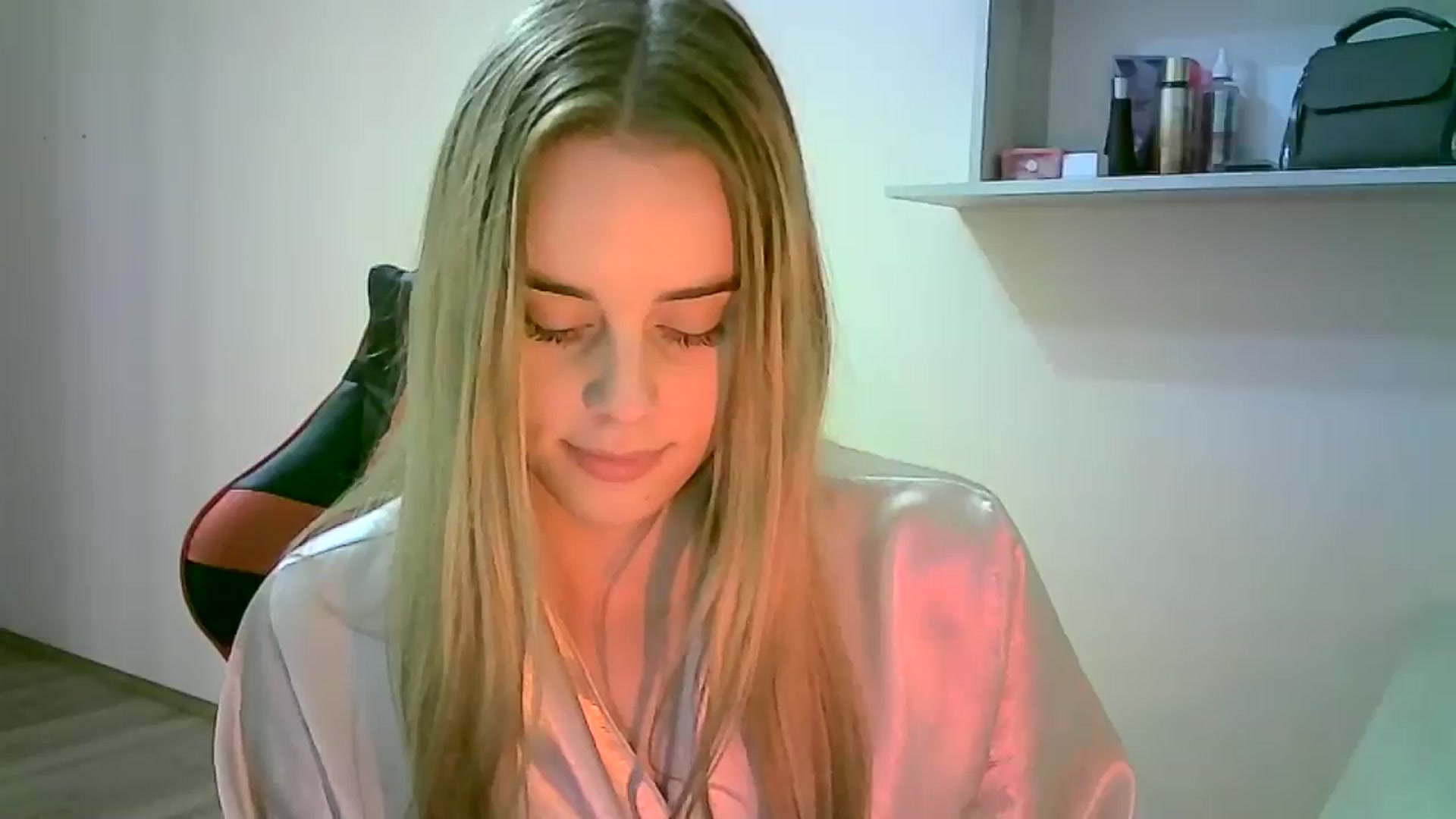 Gallery image thumbnail from JuliaWatson's myfreecams stream on, 10/28/2025, 17:32 image 6 of 20