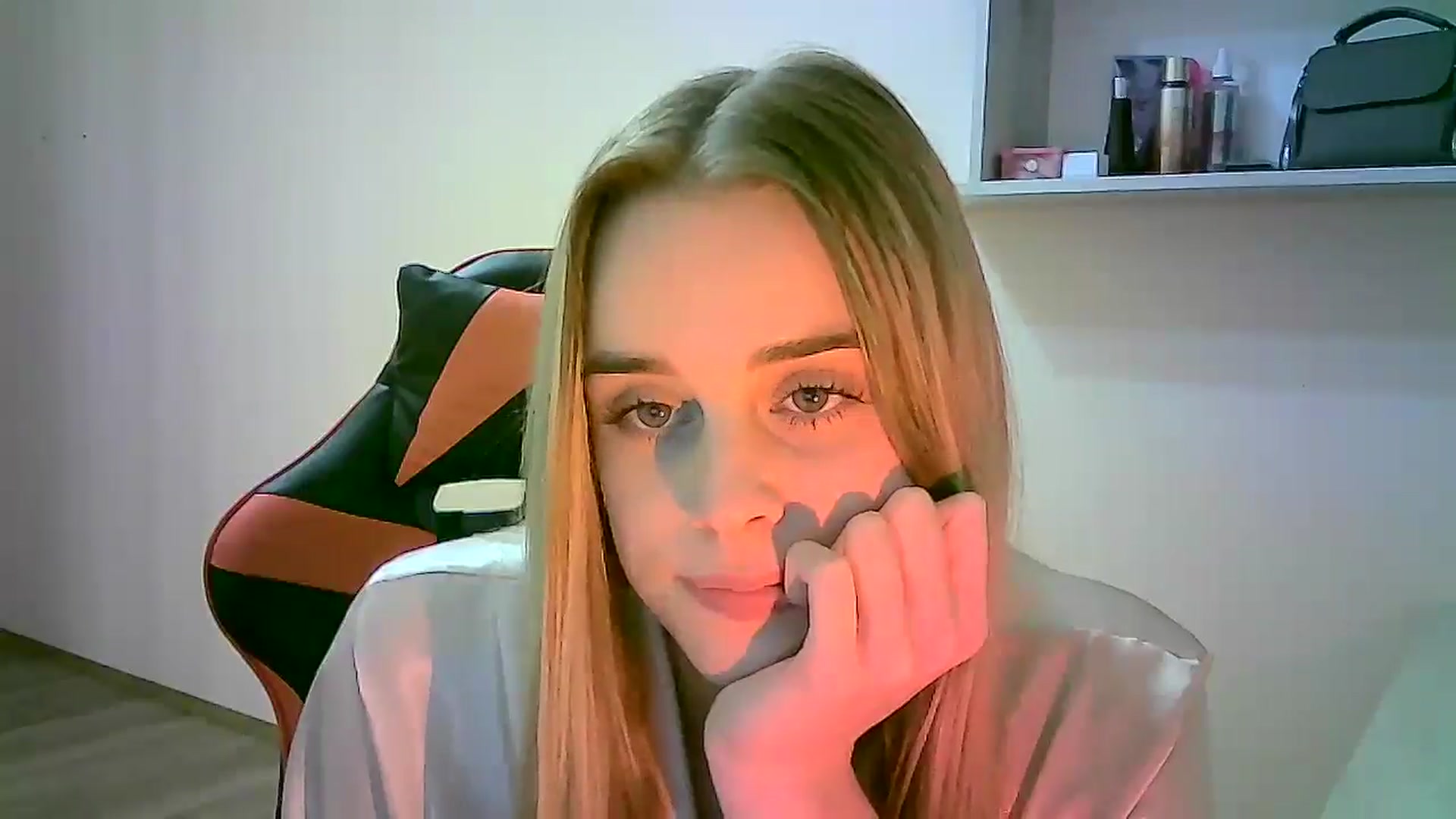 Gallery image thumbnail from JuliaWatson's myfreecams stream on, 10/28/2025, 17:32 image 14 of 20