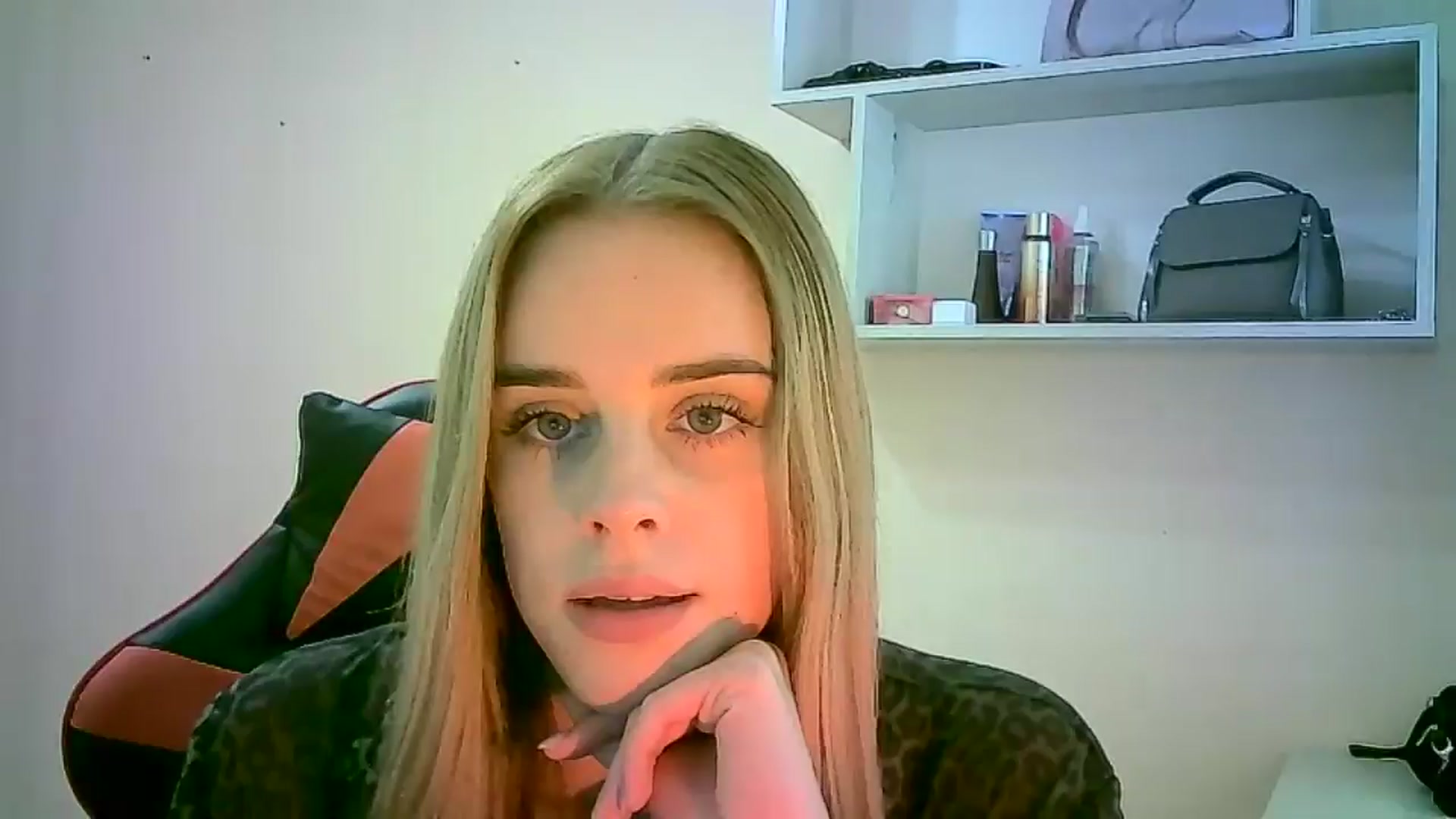 Gallery image thumbnail from JuliaWatson's myfreecams stream on, 10/29/2025, 08:40 image 7 of 20