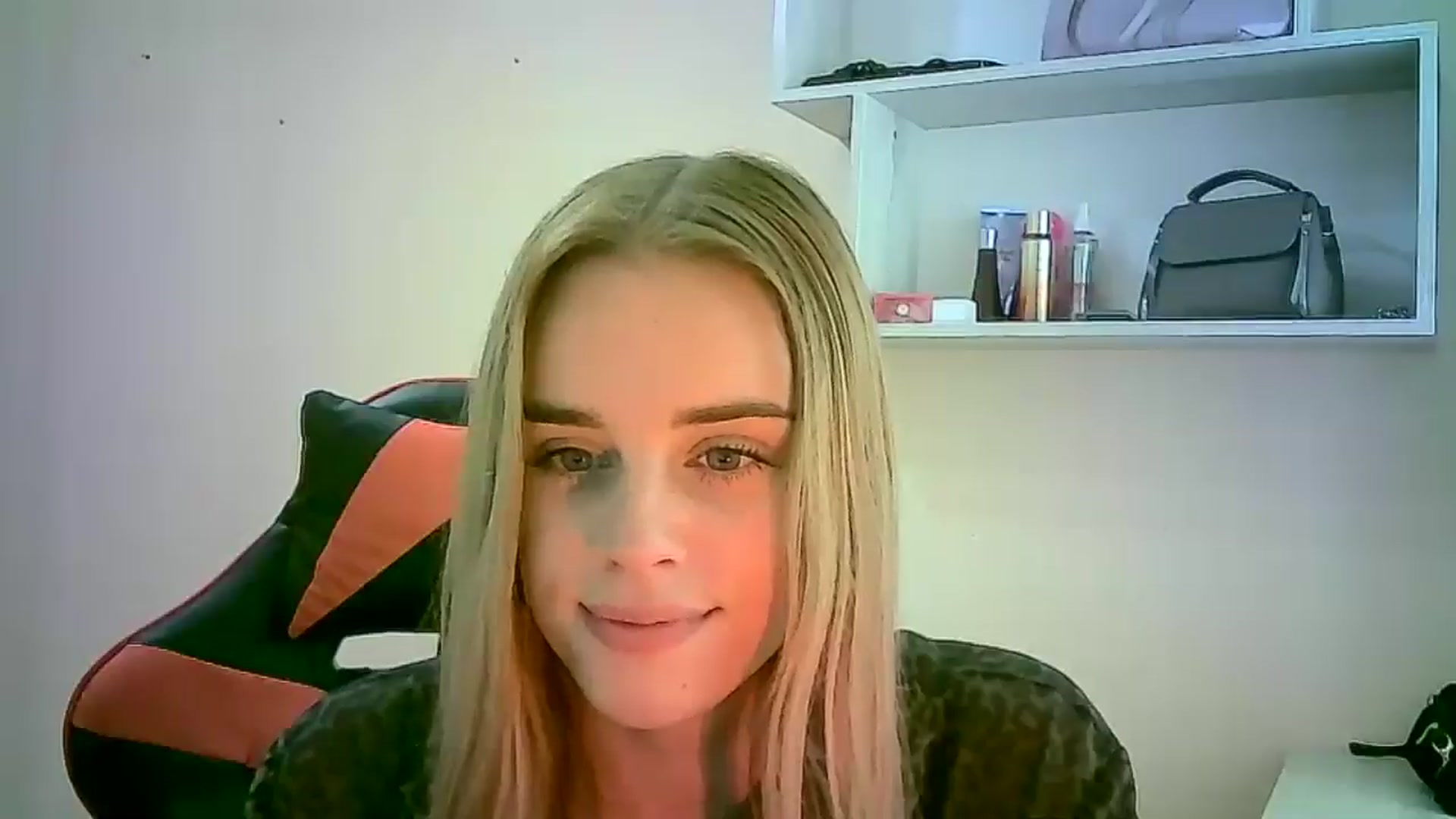 Gallery image thumbnail from JuliaWatson's myfreecams stream on, 10/29/2025, 08:40 image 12 of 20
