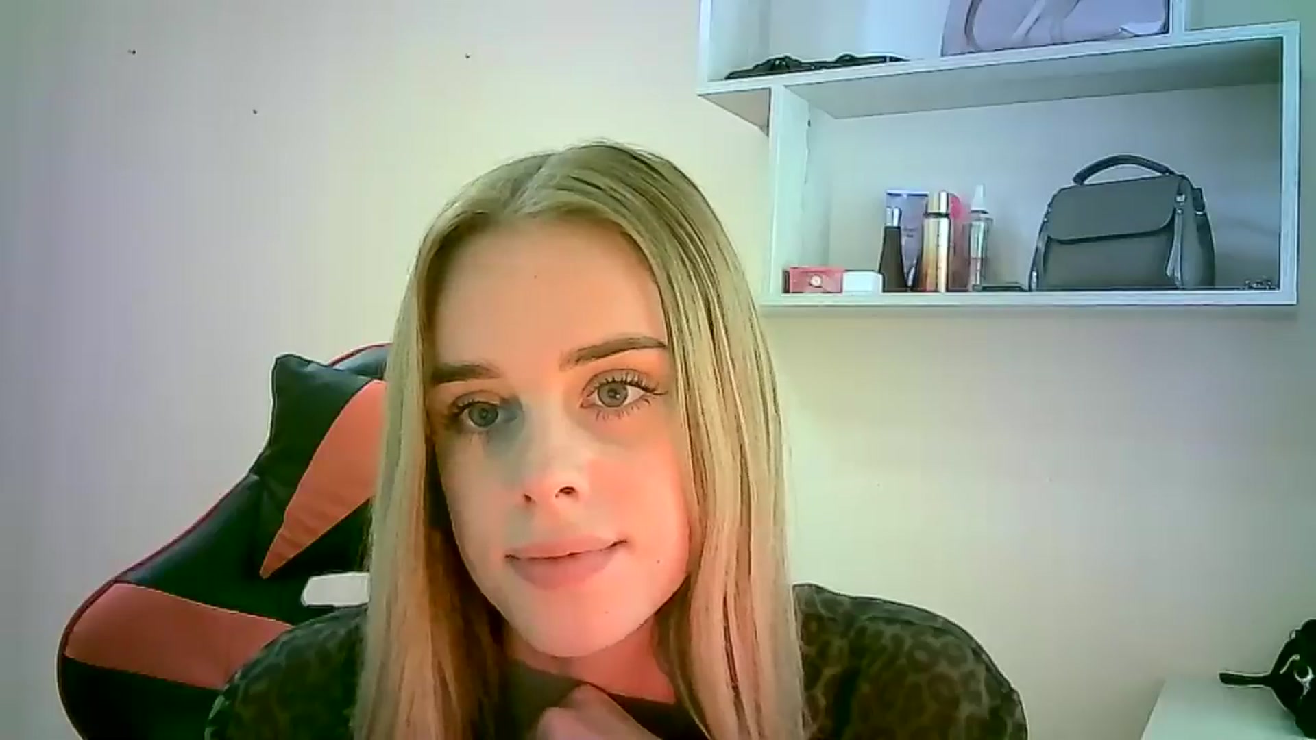 Gallery image thumbnail from JuliaWatson's myfreecams stream on, 10/29/2025, 08:40 image 9 of 20
