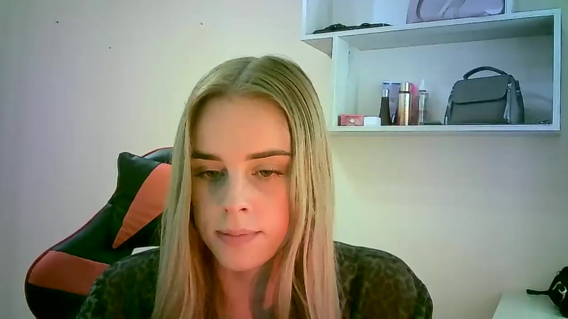 Gallery image thumbnail from JuliaWatson's myfreecams stream on, 10/29/2025, 08:40 image 14 of 20