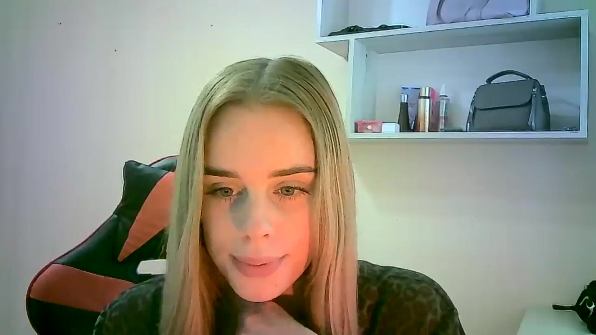 Gallery image thumbnail from JuliaWatson's myfreecams stream on, 10/29/2025, 08:40 image 8 of 20