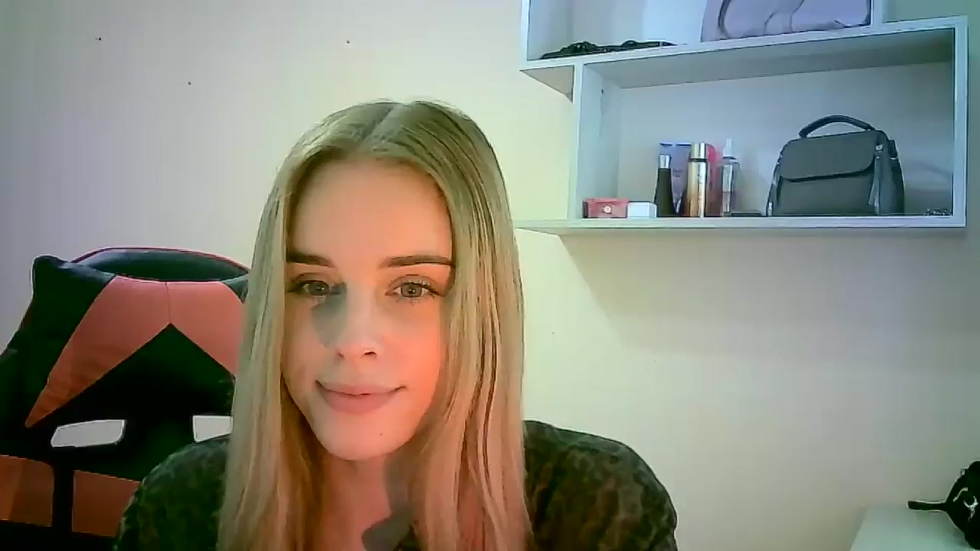 Gallery image thumbnail from JuliaWatson's myfreecams stream on, 10/29/2025, 08:40 image 6 of 20