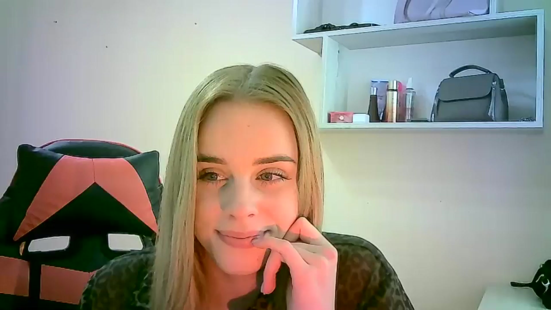 Gallery image thumbnail from JuliaWatson's myfreecams stream on, 10/29/2025, 08:40 image 1 of 20