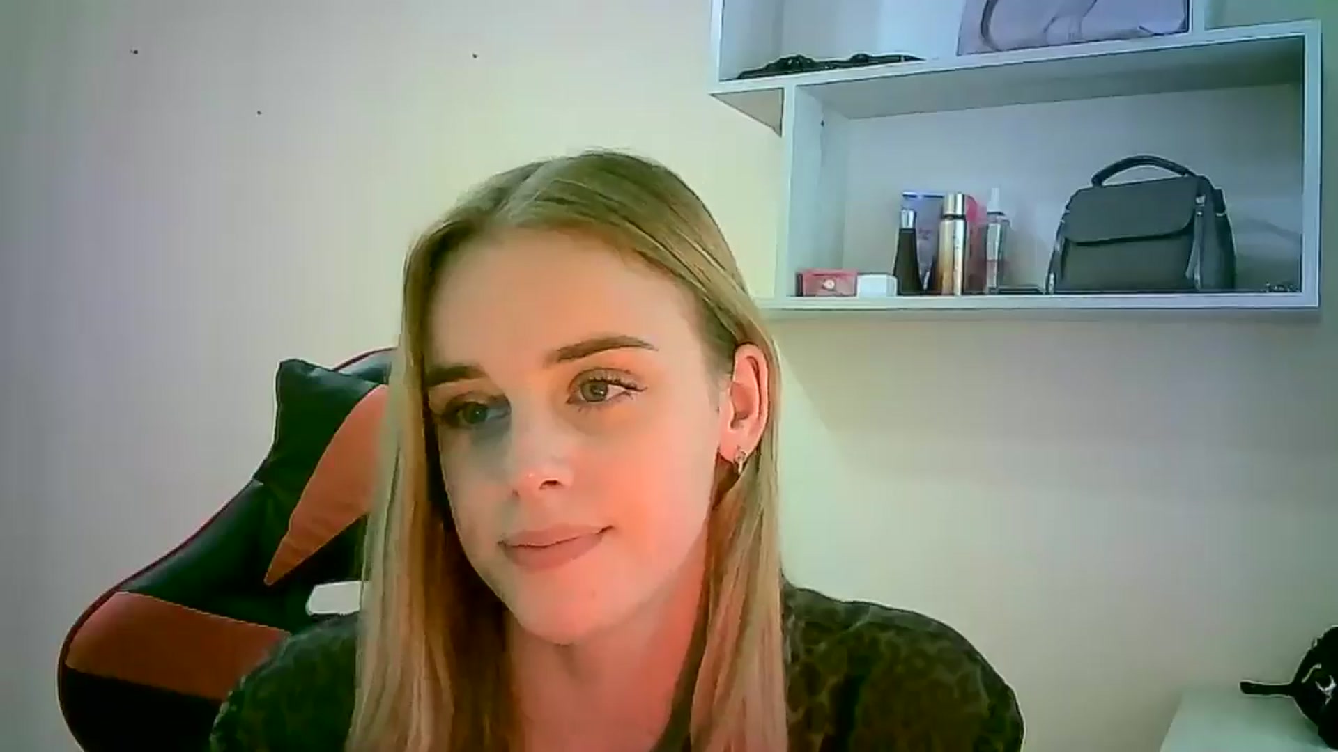 Gallery image thumbnail from JuliaWatson's myfreecams stream on, 10/29/2025, 08:40 image 17 of 20