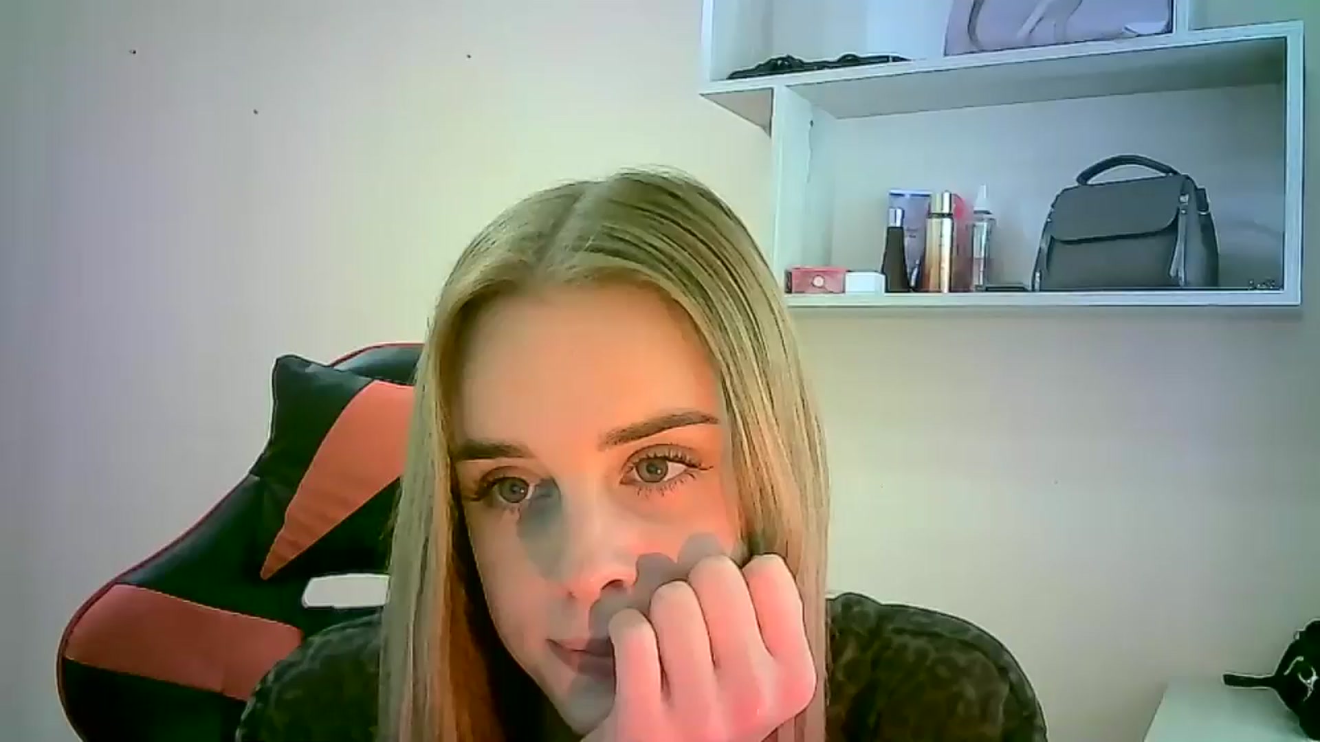 Gallery image thumbnail from JuliaWatson's myfreecams stream on, 10/29/2025, 08:40 image 16 of 20