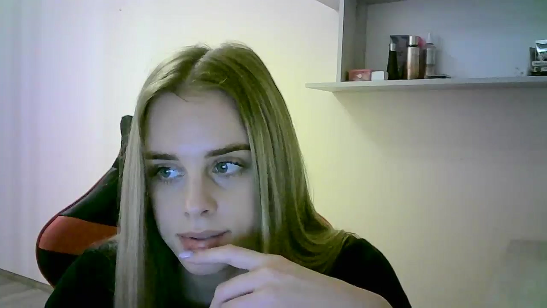 Gallery image thumbnail from JuliaWatson's myfreecams stream on, 10/30/2025, 18:36 image 9 of 20