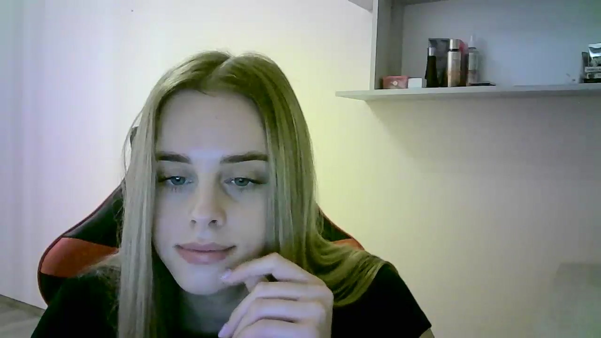 Gallery image thumbnail from JuliaWatson's myfreecams stream on, 10/30/2025, 18:36 image 14 of 20