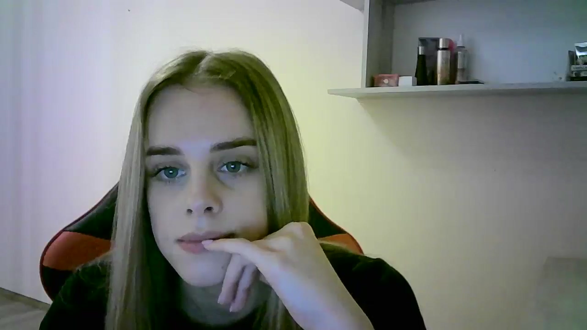 Gallery image thumbnail from JuliaWatson's myfreecams stream on, 10/30/2025, 18:36 image 6 of 20