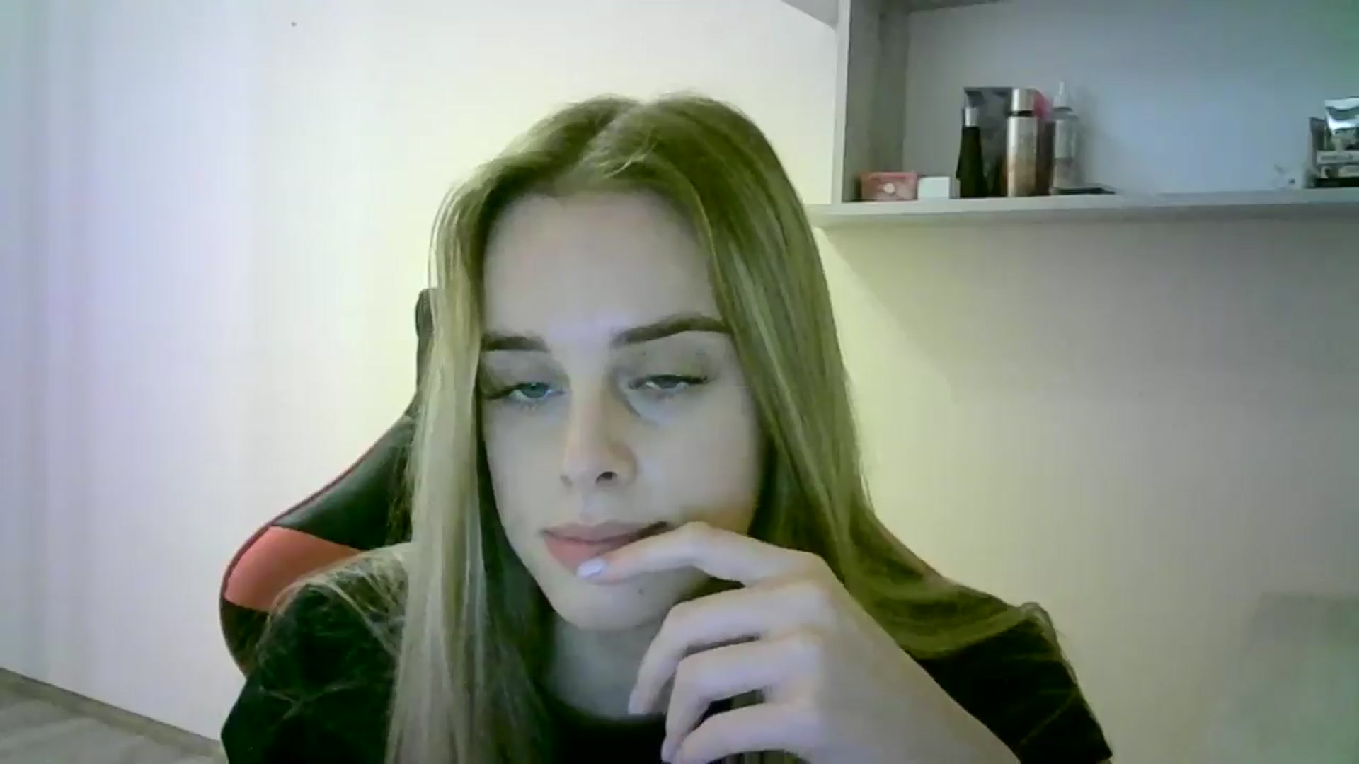 Gallery image thumbnail from JuliaWatson's myfreecams stream on, 10/30/2025, 19:43 image 2 of 20