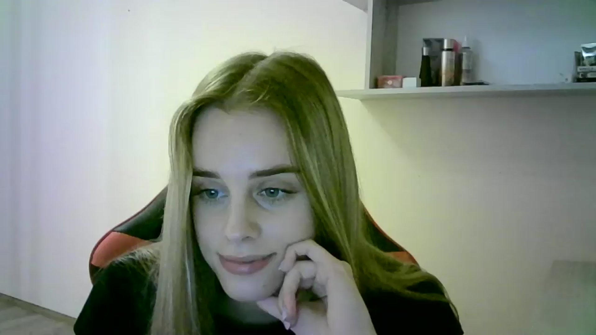 Gallery image thumbnail from JuliaWatson's myfreecams stream on, 10/30/2025, 19:43 image 9 of 20