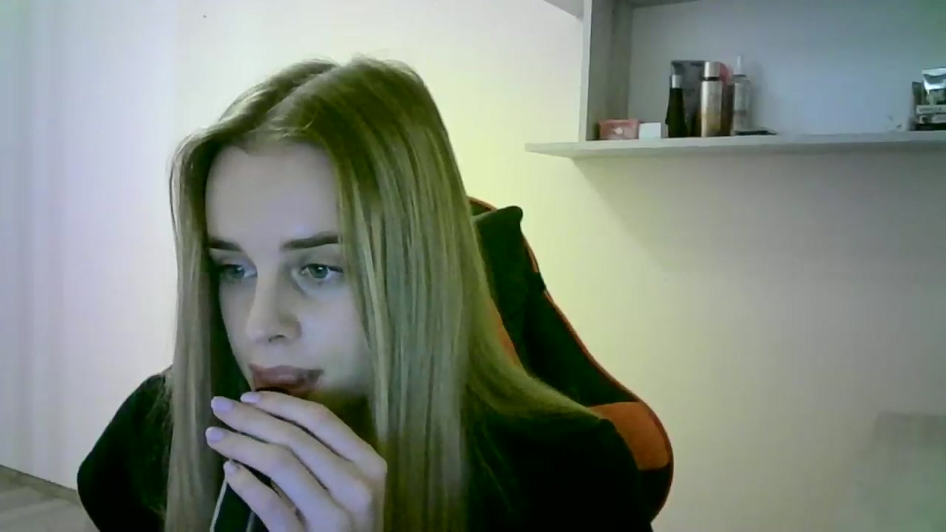 Gallery image thumbnail from JuliaWatson's myfreecams stream on, 10/30/2025, 19:43 image 18 of 20