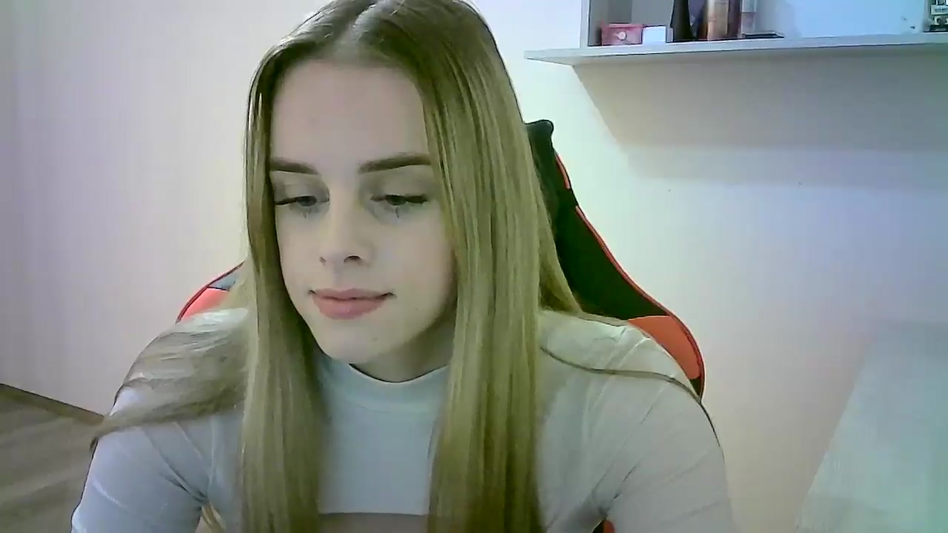 Gallery image thumbnail from JuliaWatson's myfreecams stream on, 10/31/2025, 15:34 image 7 of 20