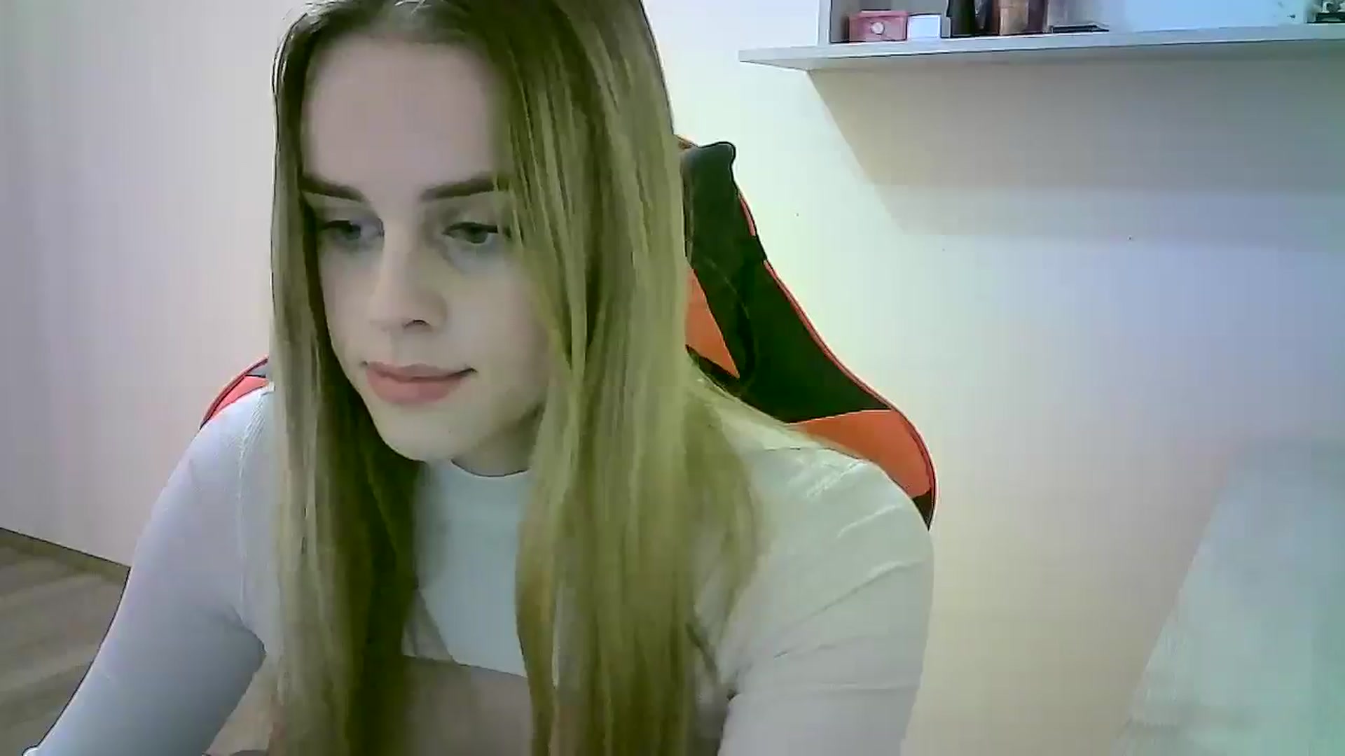 Gallery image thumbnail from JuliaWatson's myfreecams stream on, 10/31/2025, 16:57 image 15 of 20