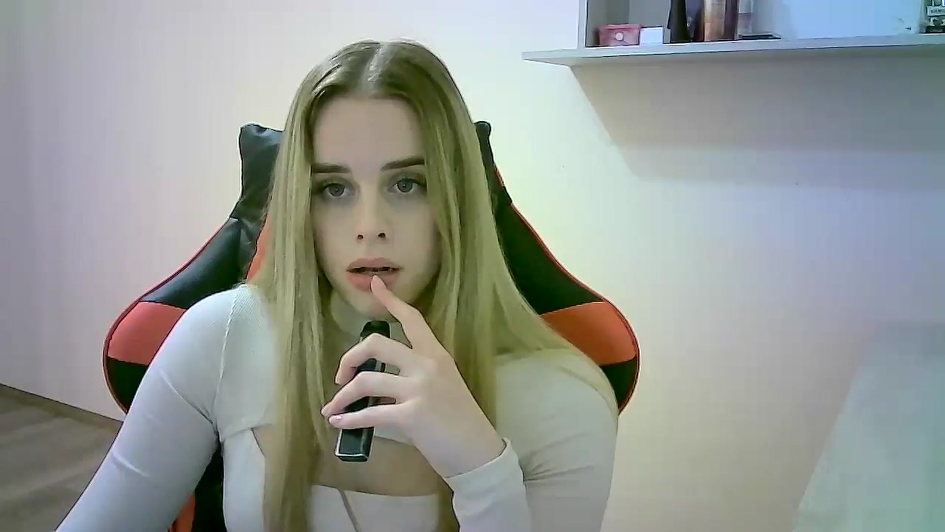 Gallery image thumbnail from JuliaWatson's myfreecams stream on, 10/31/2025, 16:57 image 8 of 20