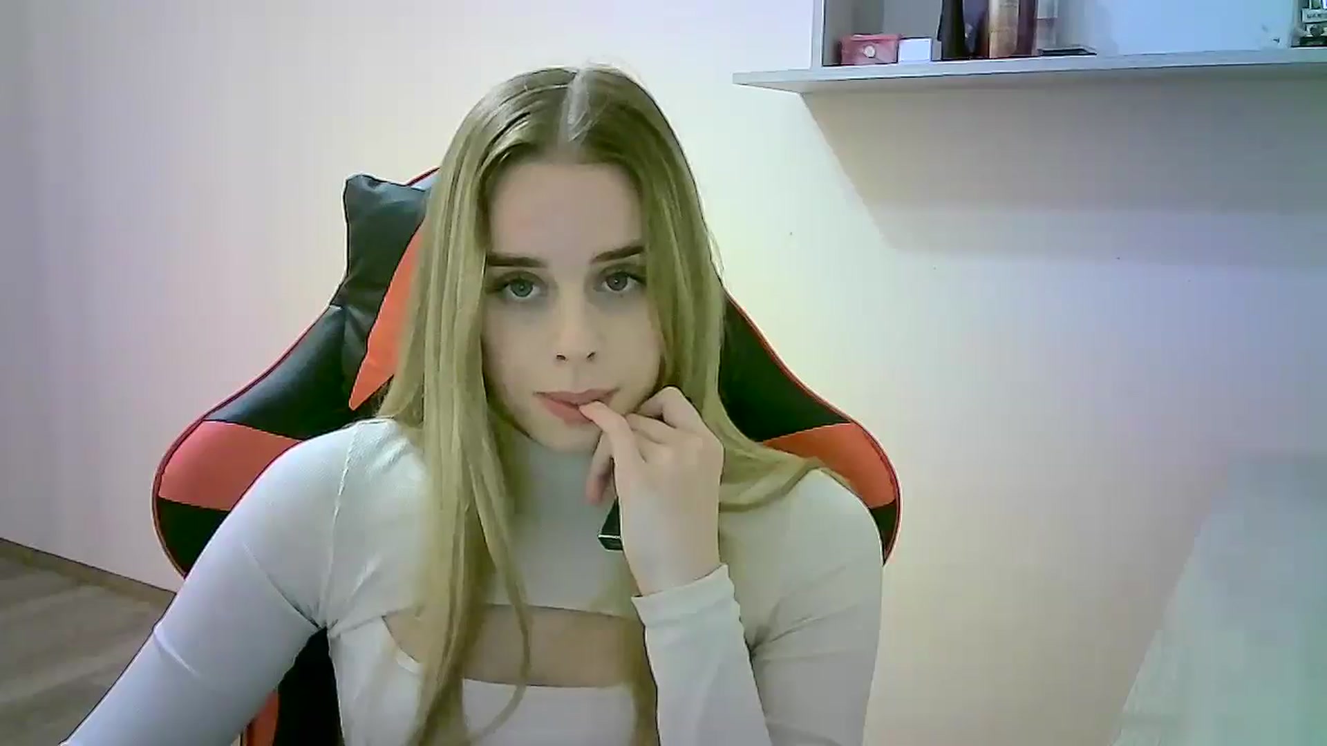 Gallery image thumbnail from JuliaWatson's myfreecams stream on, 10/31/2025, 16:57 image 7 of 20
