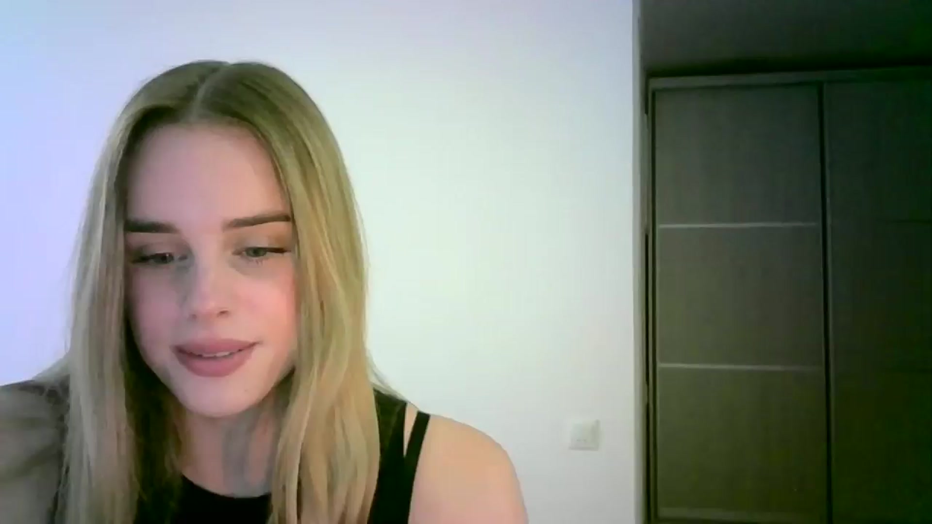 Gallery image thumbnail from JuliaWatson's myfreecams stream on, 11/04/2025, 14:33 image 14 of 20