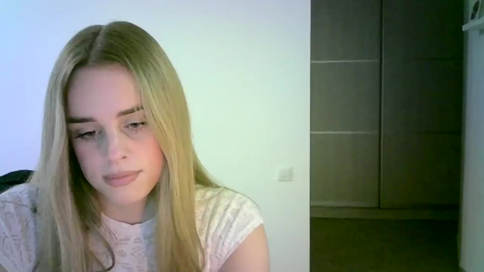 Gallery image thumbnail from JuliaWatson's myfreecams stream on, 11/06/2025, 19:14 image 18 of 20