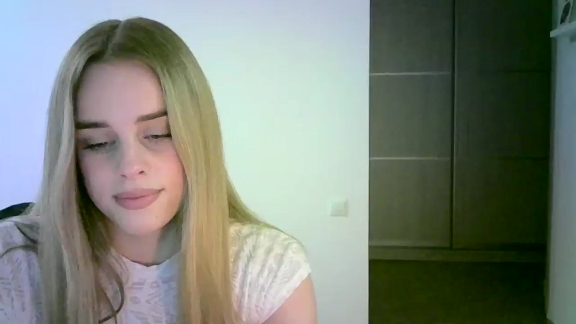Gallery image thumbnail from JuliaWatson's myfreecams stream on, 11/06/2025, 19:14 image 15 of 20