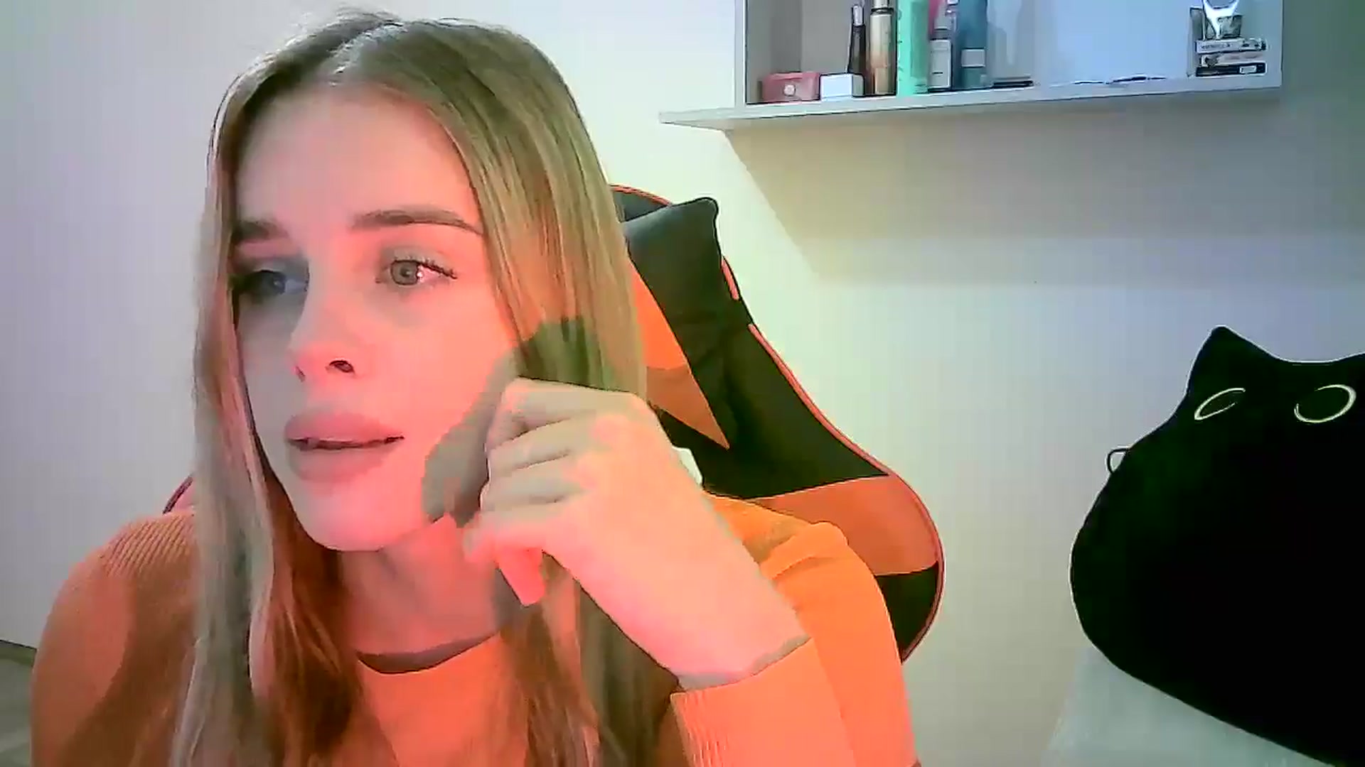 Gallery image thumbnail from JuliaWatson's myfreecams stream on, 11/10/2025, 16:01 image 6 of 20