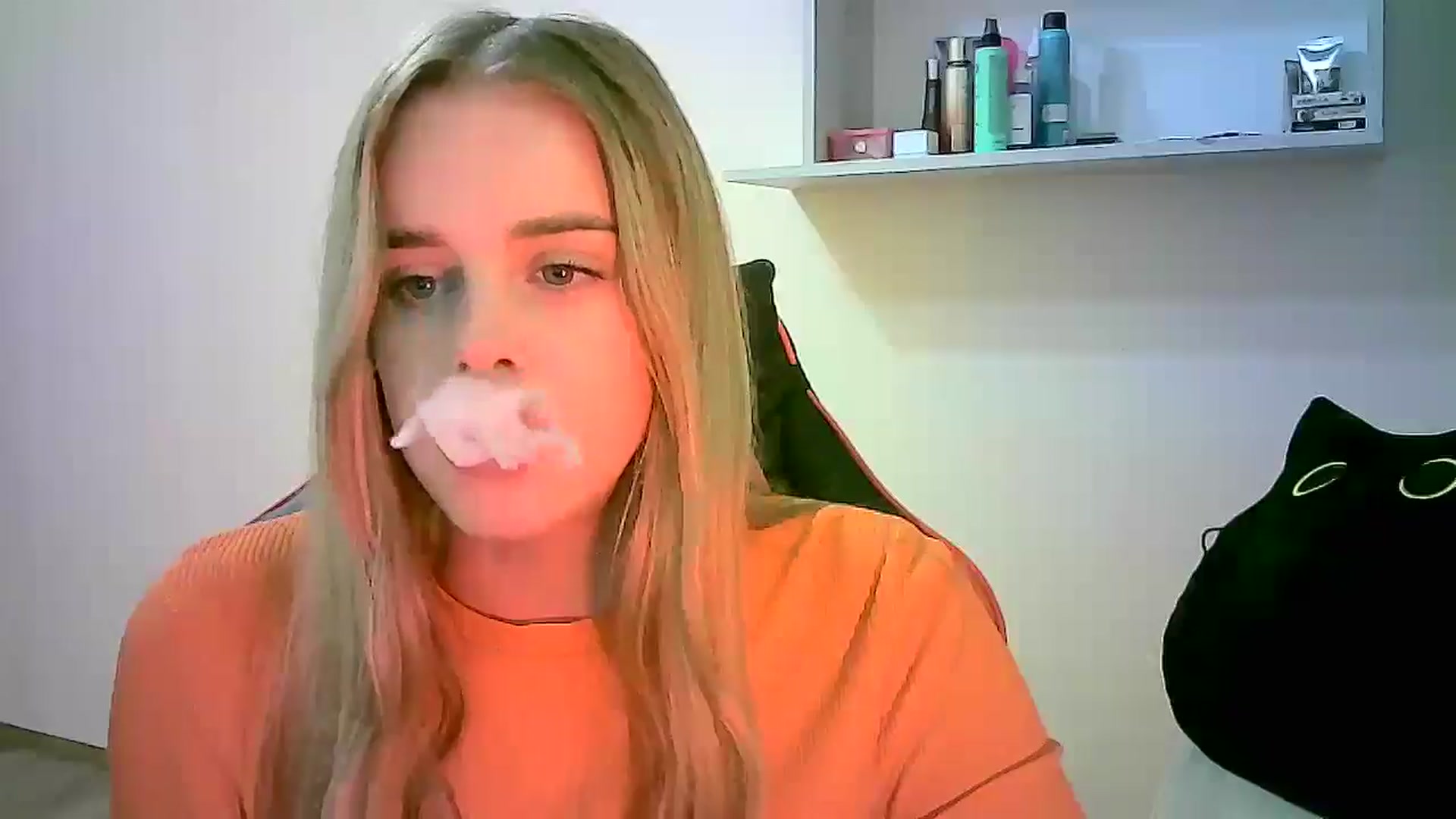 Gallery image thumbnail from JuliaWatson's myfreecams stream on, 11/10/2025, 16:01 image 16 of 20