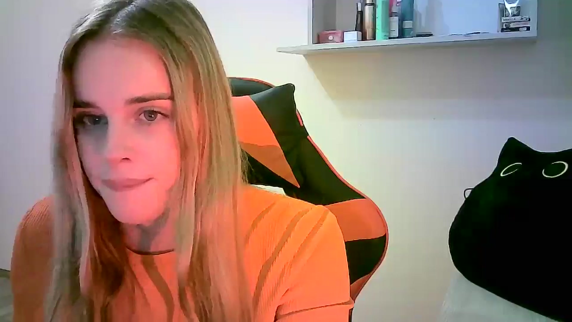 Gallery image thumbnail from JuliaWatson's myfreecams stream on, 11/10/2025, 16:01 image 3 of 20