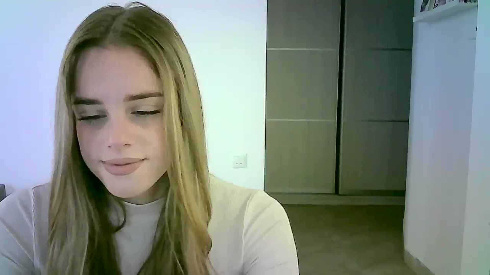Gallery image thumbnail from JuliaWatson's myfreecams stream on, 11/14/2025, 10:20 image 10 of 20