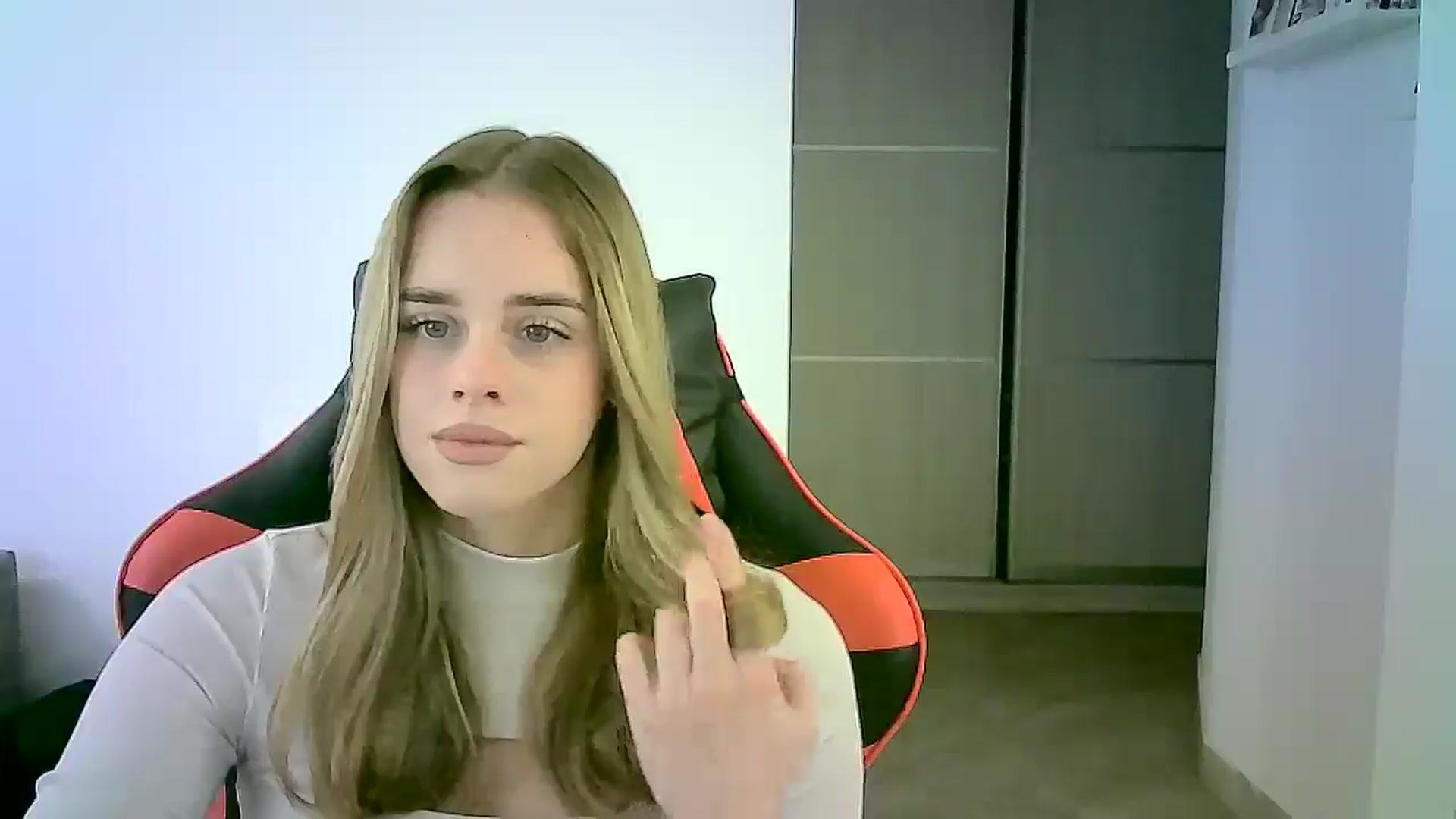 Gallery image thumbnail from JuliaWatson's myfreecams stream on, 11/14/2025, 10:48 image 16 of 20