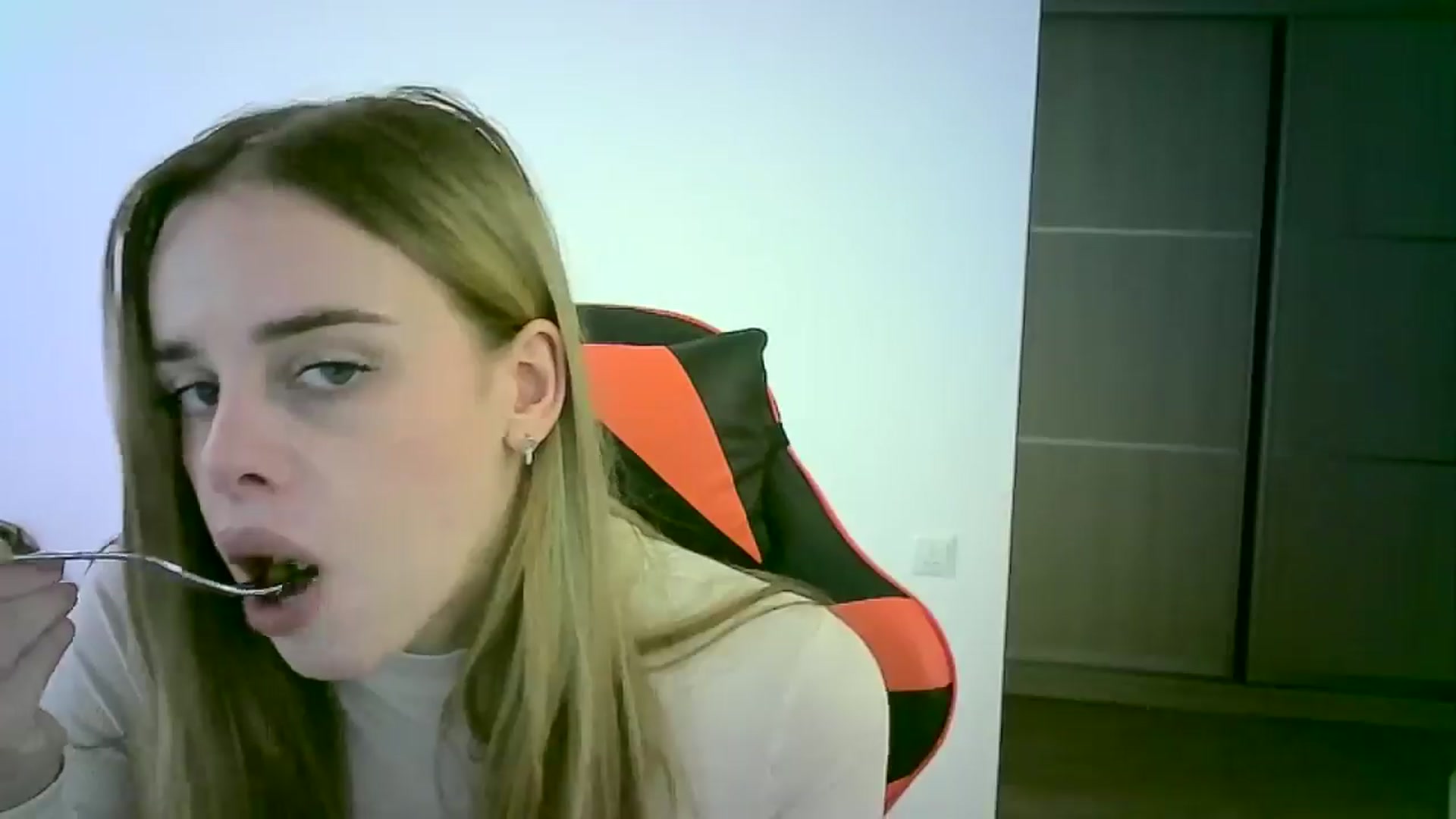 Gallery image thumbnail from JuliaWatson's myfreecams stream on, 11/14/2025, 11:19 image 7 of 20