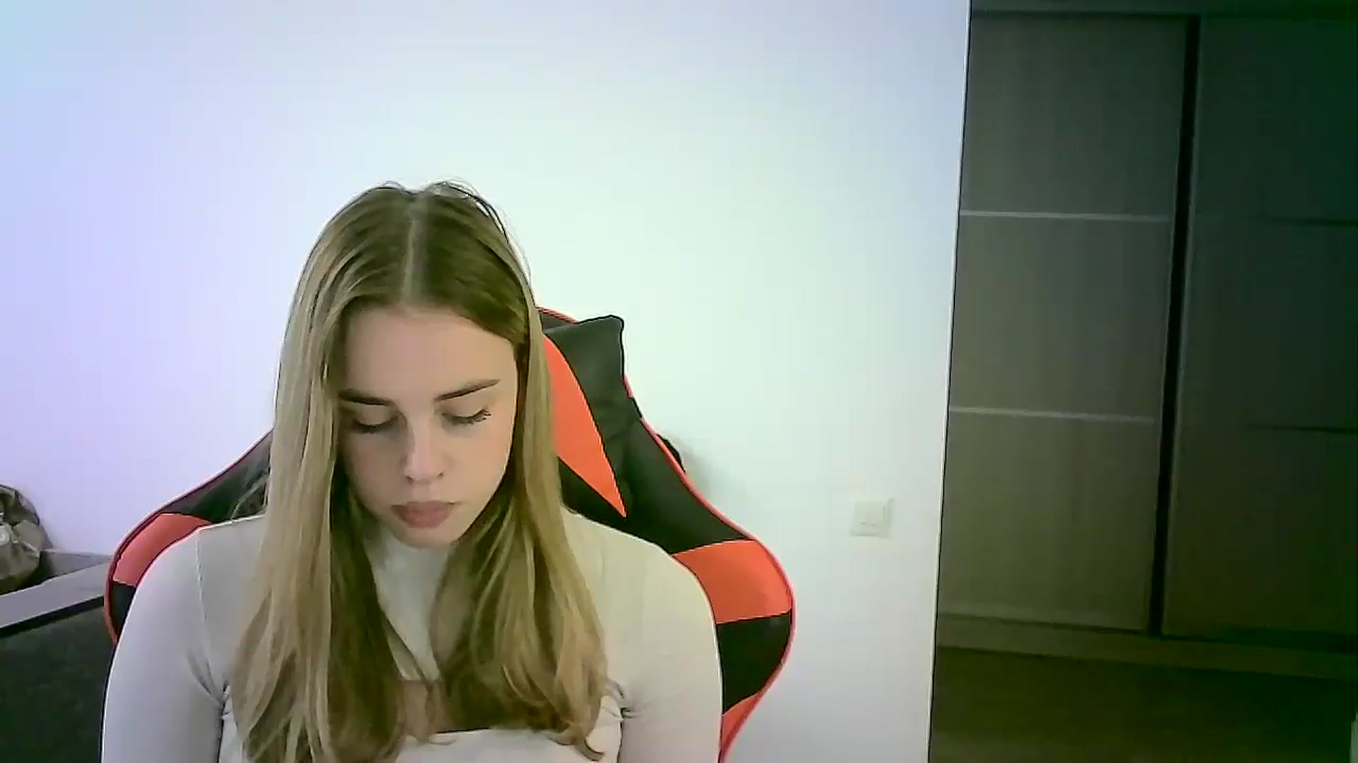 Gallery image thumbnail from JuliaWatson's myfreecams stream on, 11/14/2025, 11:19 image 19 of 20