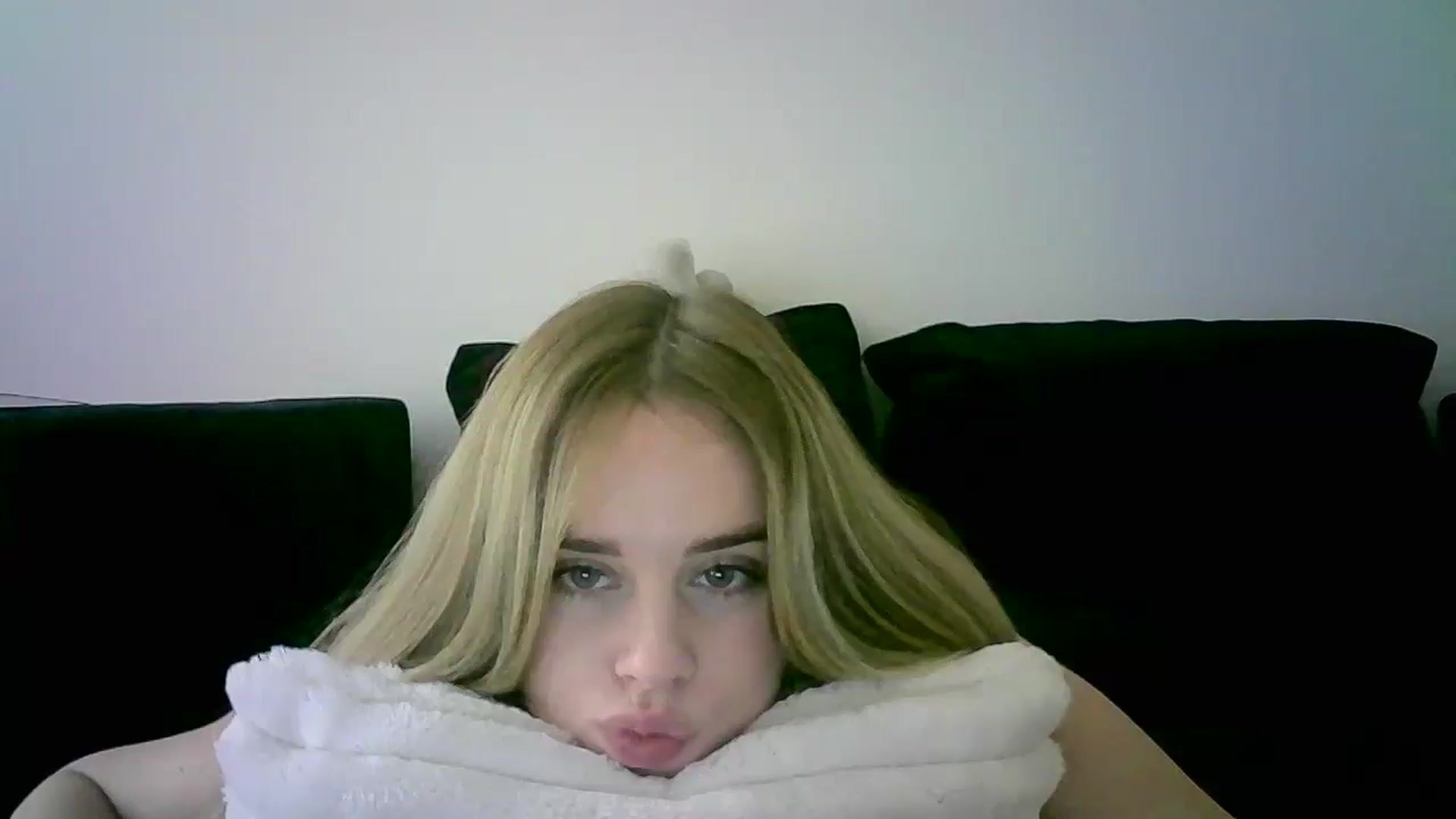 Gallery image thumbnail from JuliaWatson's myfreecams stream on, 11/18/2025, 11:16 image 7 of 20