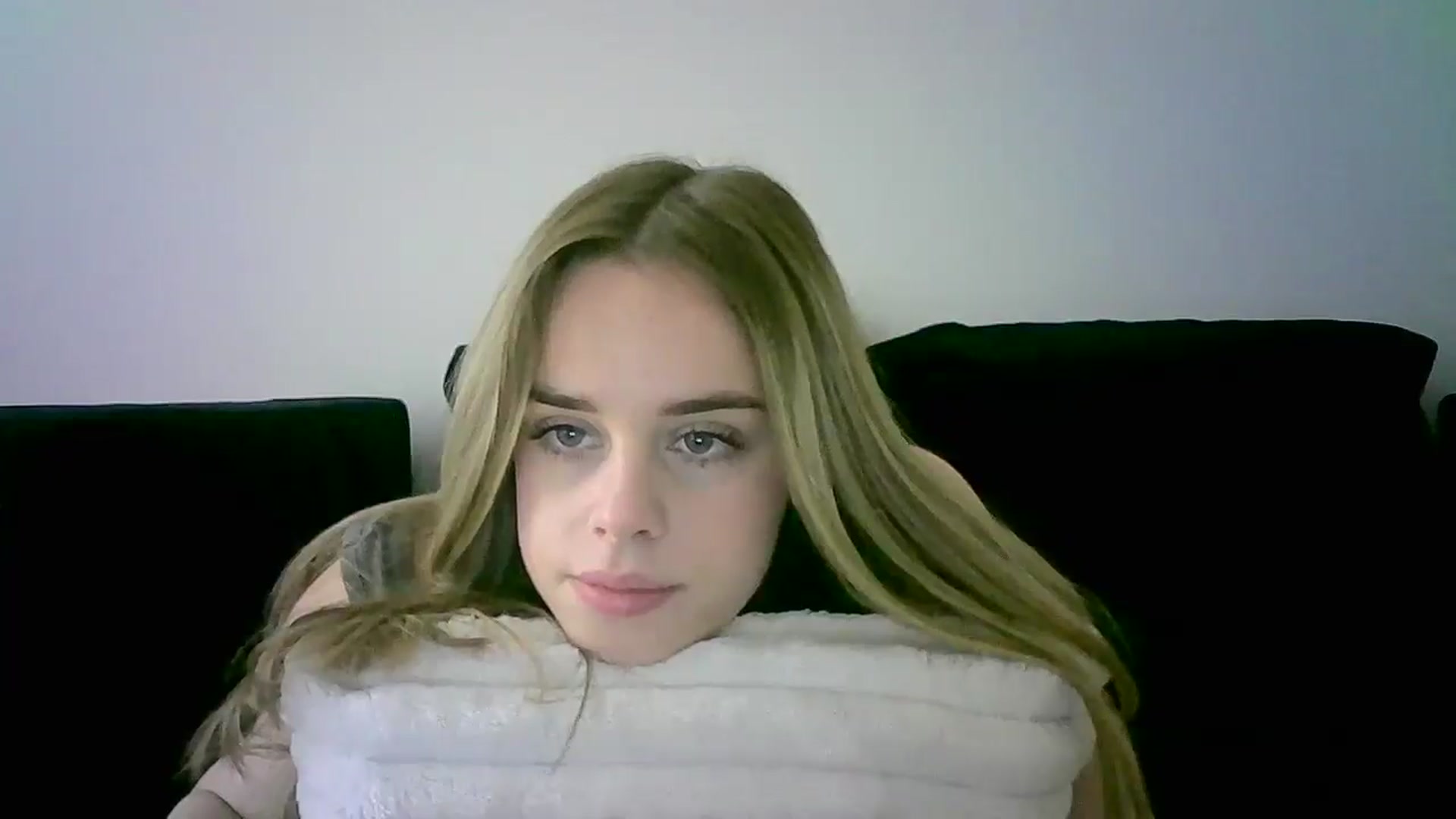 Gallery image thumbnail from JuliaWatson's myfreecams stream on, 11/18/2025, 11:16 image 10 of 20
