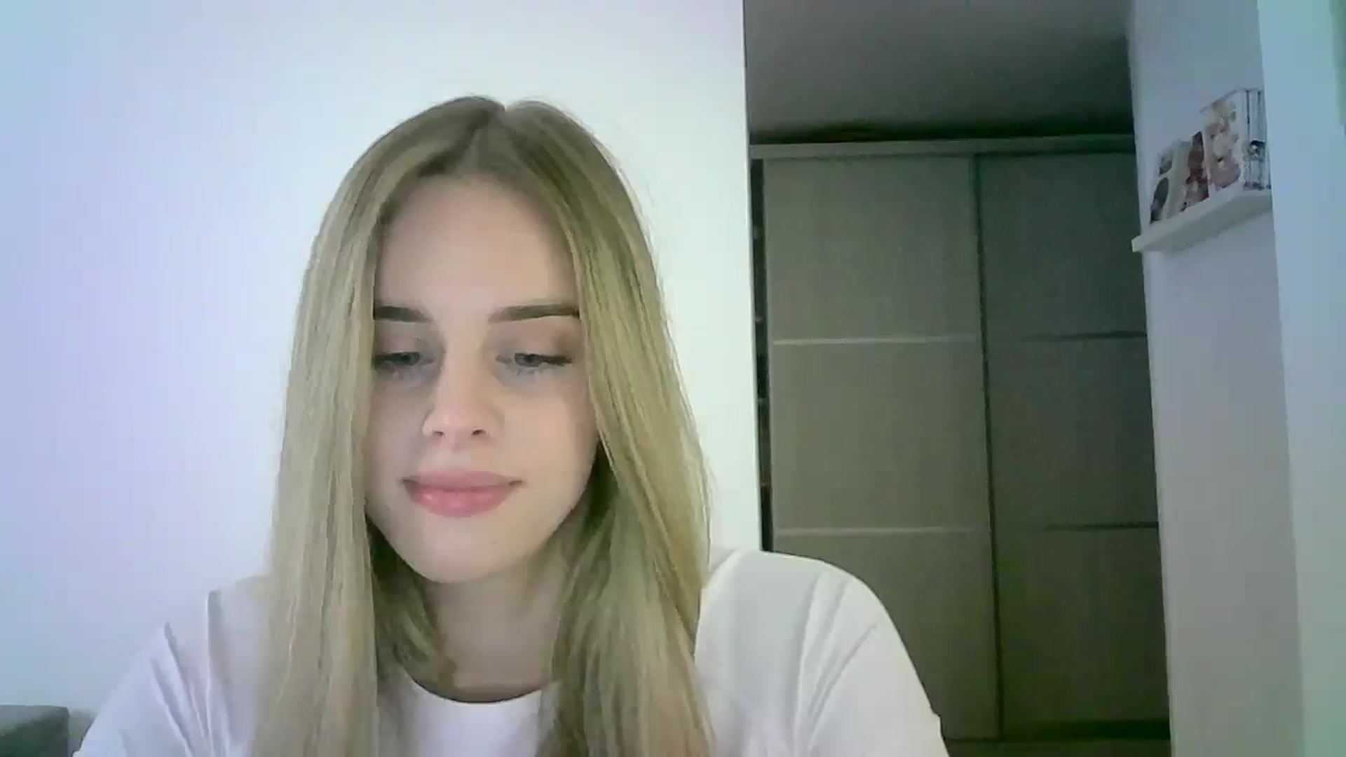 Gallery image thumbnail from JuliaWatson's myfreecams stream on, 11/24/2025, 12:52 image 12 of 20