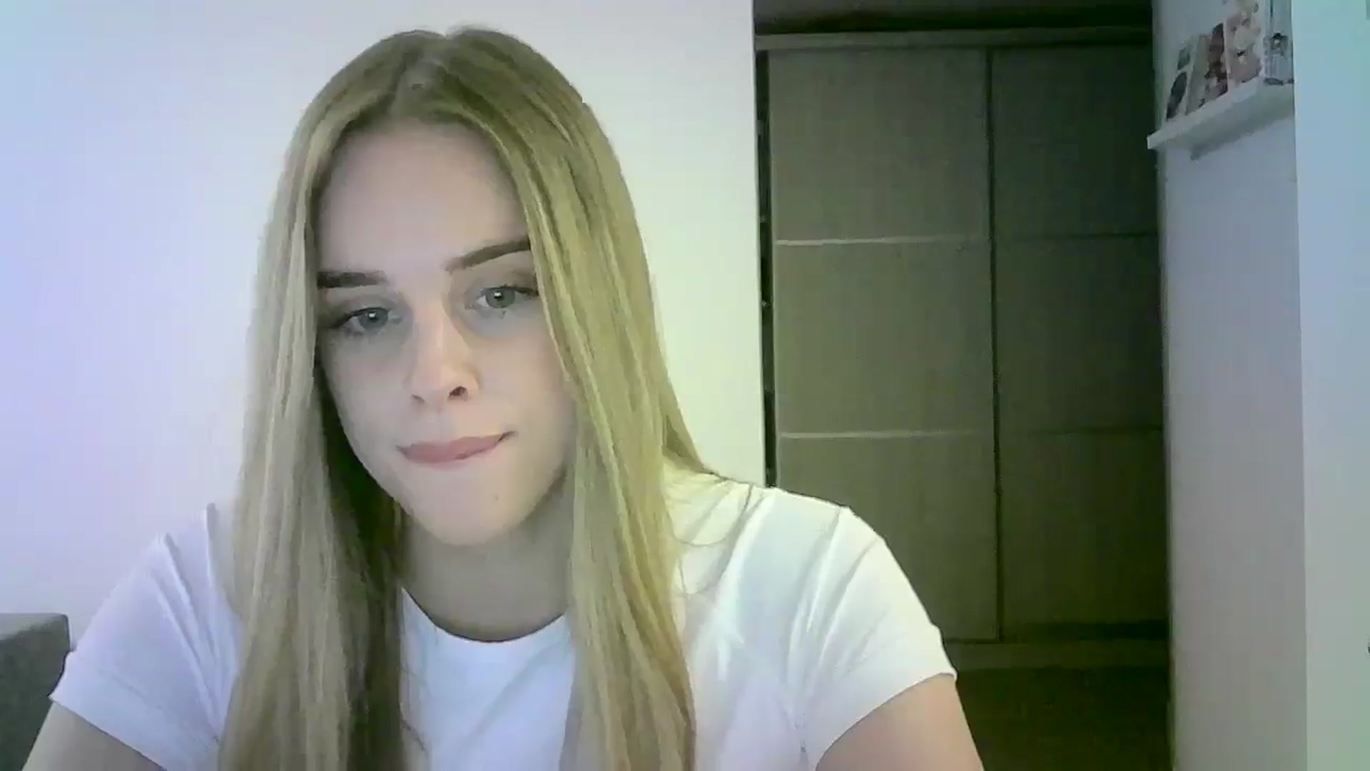 Gallery image thumbnail from JuliaWatson's myfreecams stream on, 11/24/2025, 14:37 image 17 of 20