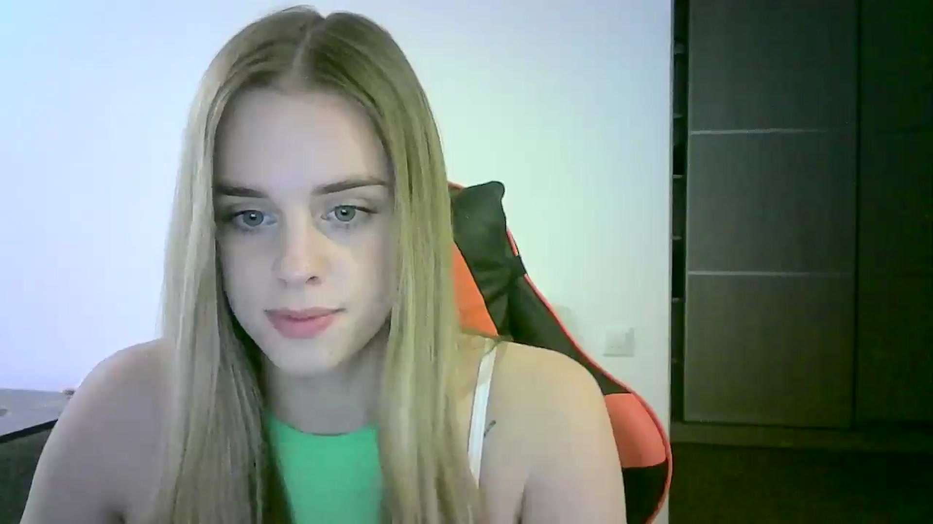 Gallery image thumbnail from JuliaWatson's myfreecams stream on, 11/25/2025, 16:22 image 6 of 20