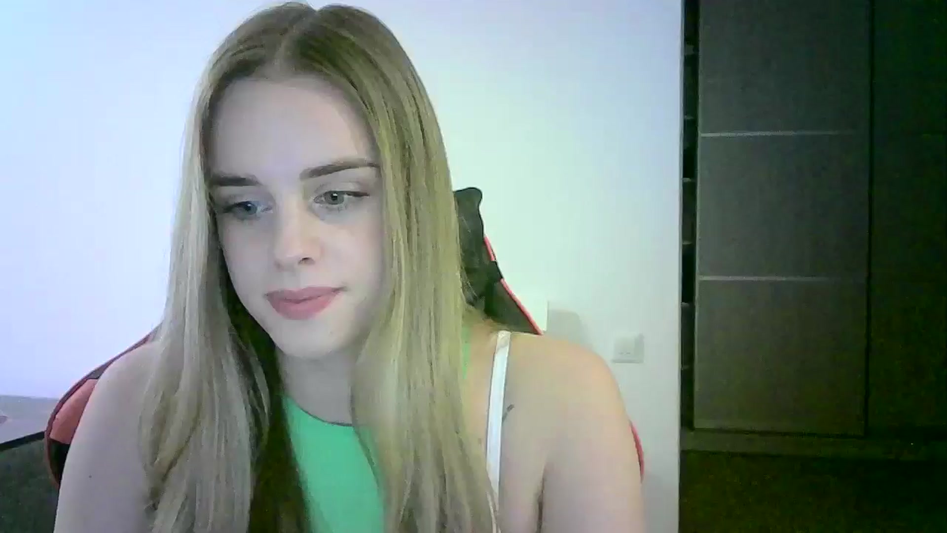 Gallery image thumbnail from JuliaWatson's myfreecams stream on, 11/25/2025, 16:22 image 1 of 20