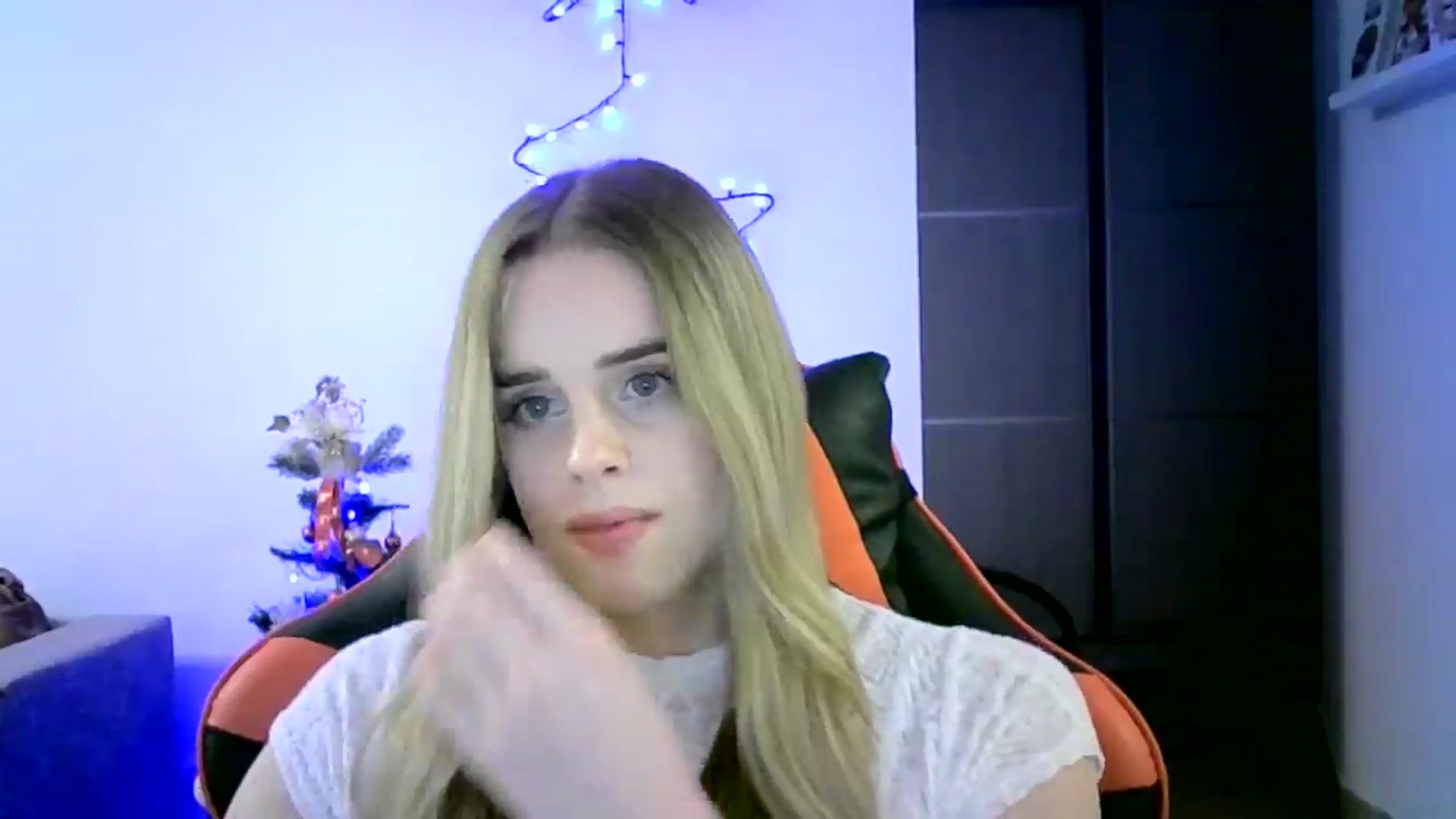 Gallery image thumbnail from JuliaWatson's myfreecams stream on, 12/09/2025, 23:52 image 7 of 20