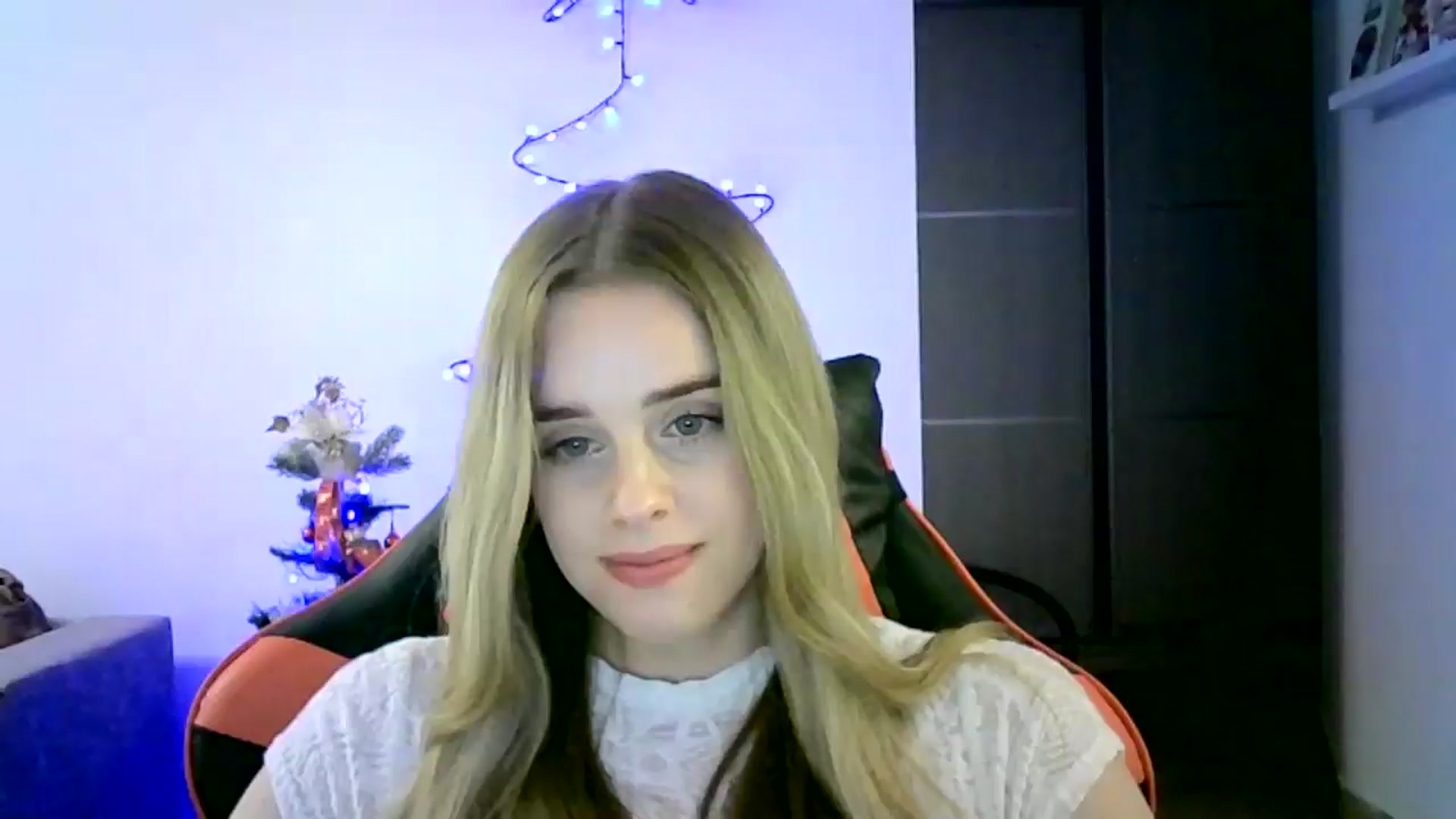 Gallery image thumbnail from JuliaWatson's myfreecams stream on, 12/09/2025, 23:52 image 12 of 20