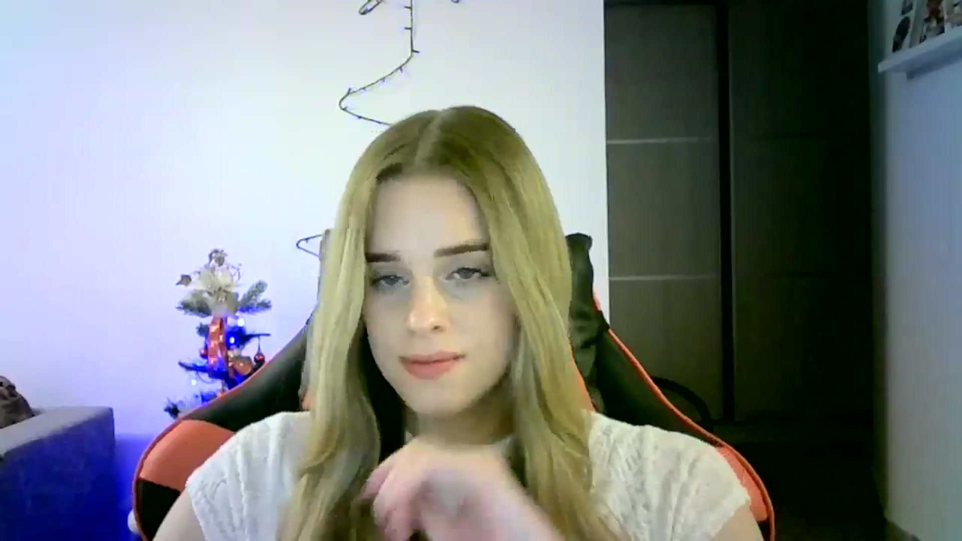 Gallery image thumbnail from JuliaWatson's myfreecams stream on, 12/09/2025, 23:52 image 11 of 20