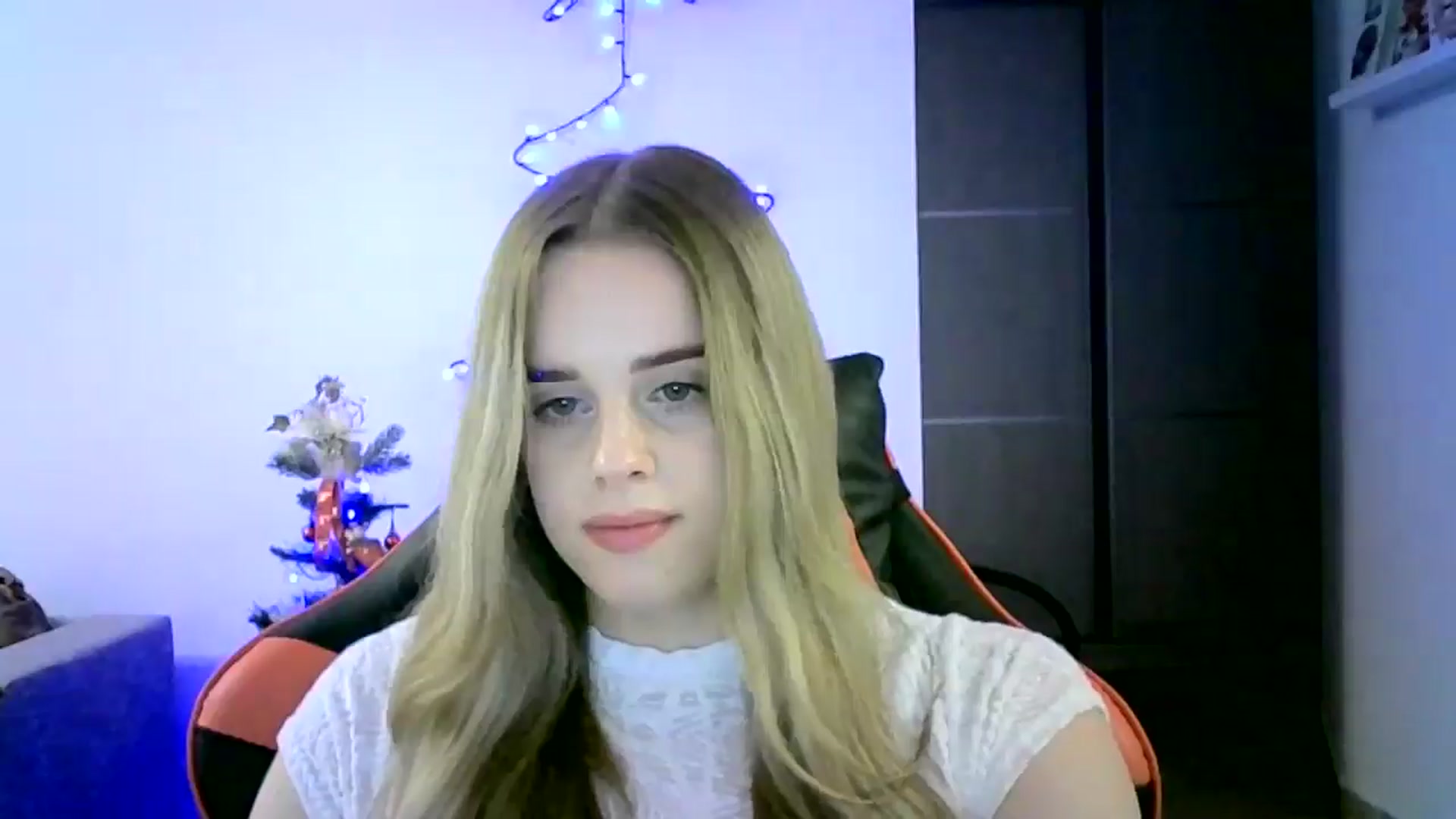 Gallery image thumbnail from JuliaWatson's myfreecams stream on, 12/09/2025, 23:52 image 4 of 20