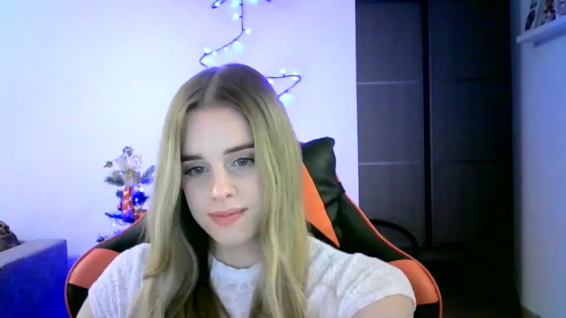 Gallery image thumbnail from JuliaWatson's myfreecams stream on, 12/09/2025, 23:52 image 10 of 20